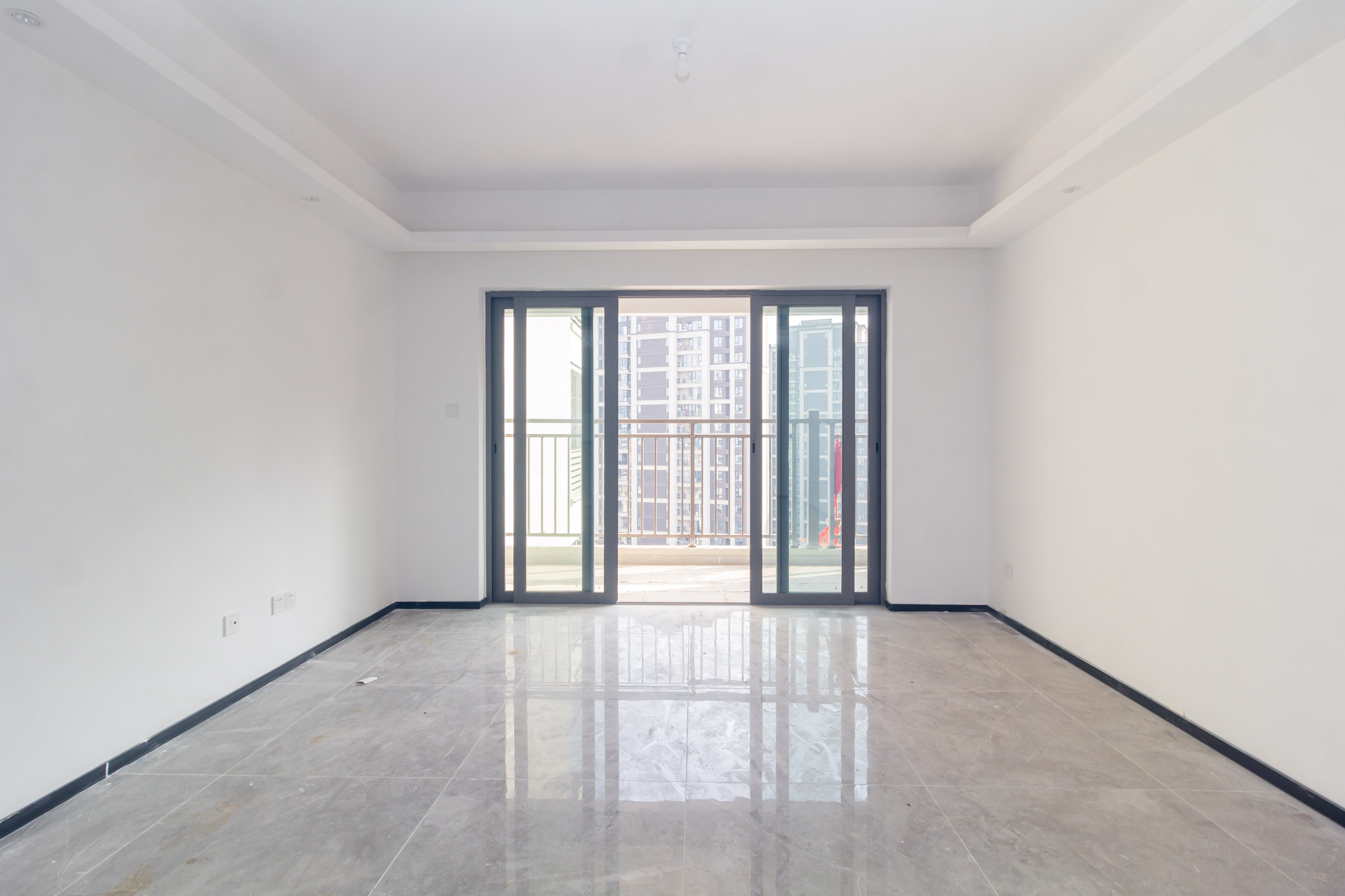 佳兆业滨江四季  4室2厅2卫    159.0万 佳兆业滨江四季  4室2厅2卫    159.0万客厅