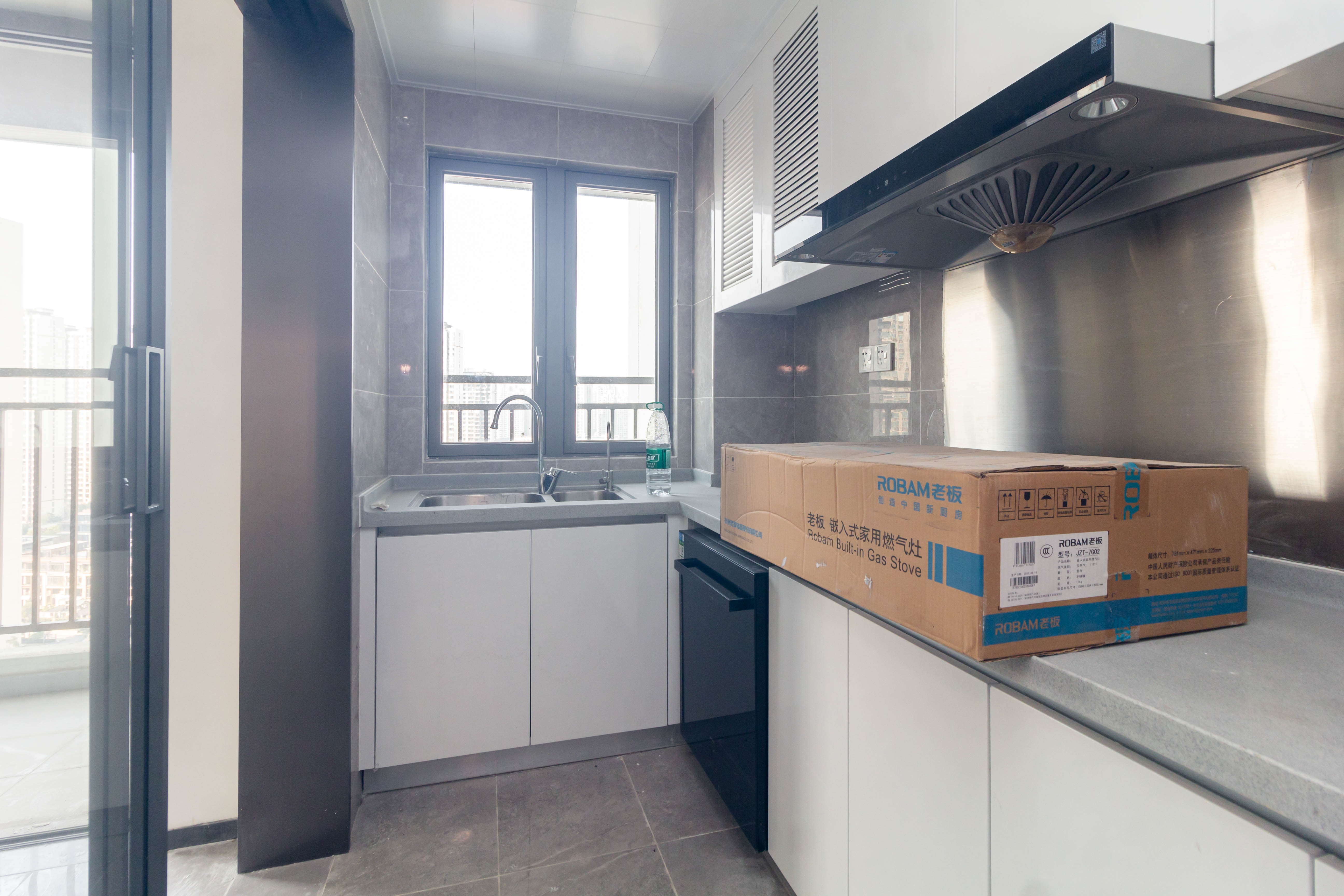 佳兆业滨江四季  4室2厅2卫    159.0万 佳兆业滨江四季  4室2厅2卫    159.0万厨房