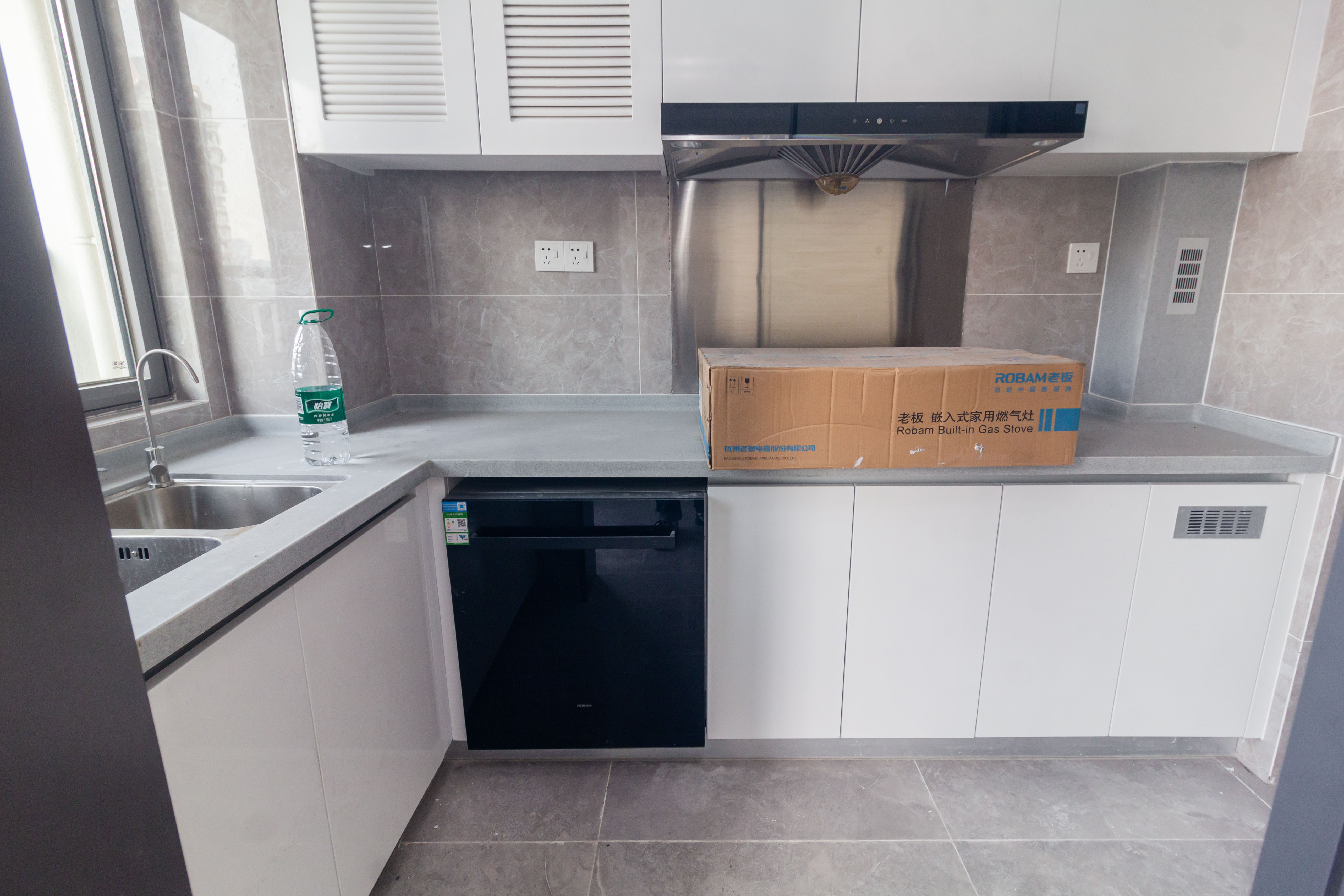 佳兆业滨江四季  4室2厅2卫    159.0万 佳兆业滨江四季  4室2厅2卫    159.0万厨房