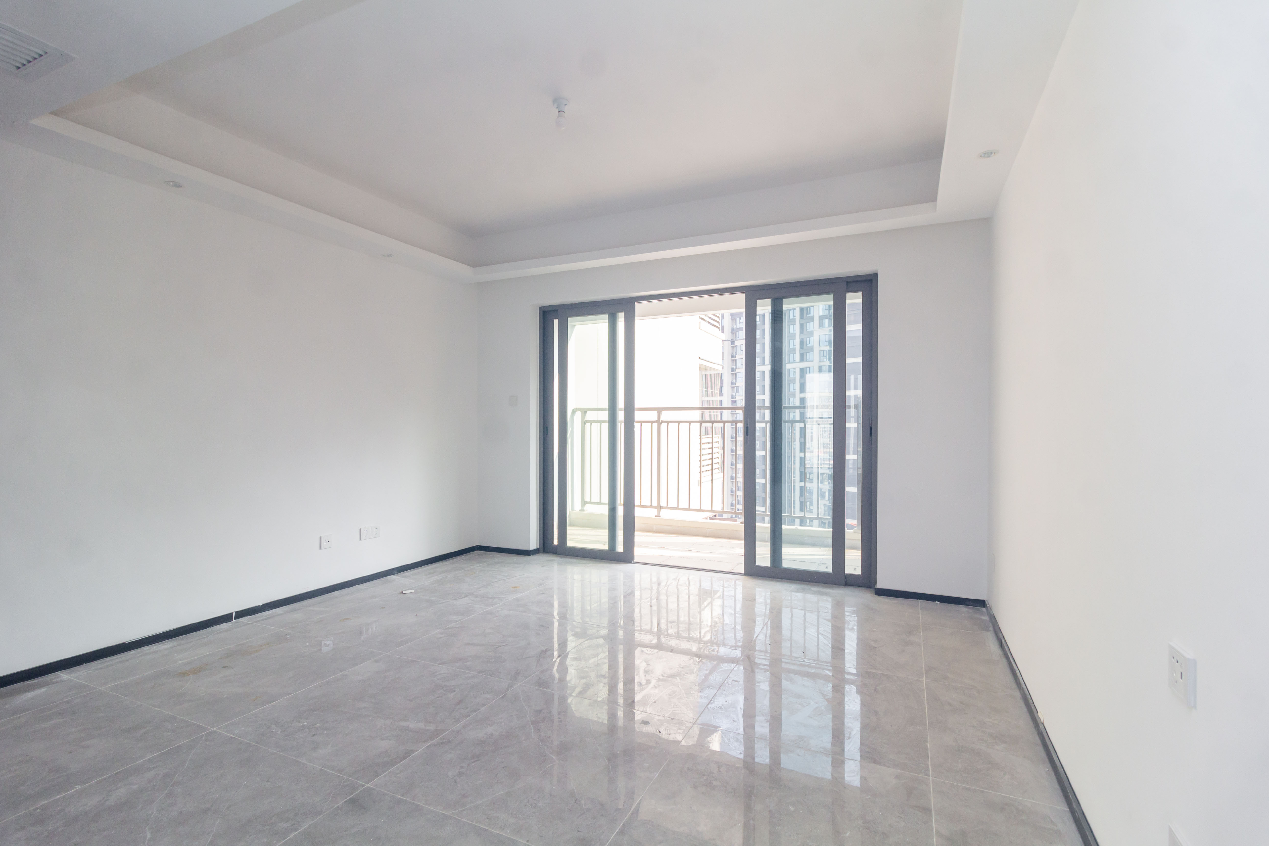 佳兆业滨江四季  4室2厅2卫    159.0万 佳兆业滨江四季  4室2厅2卫    159.0万客厅