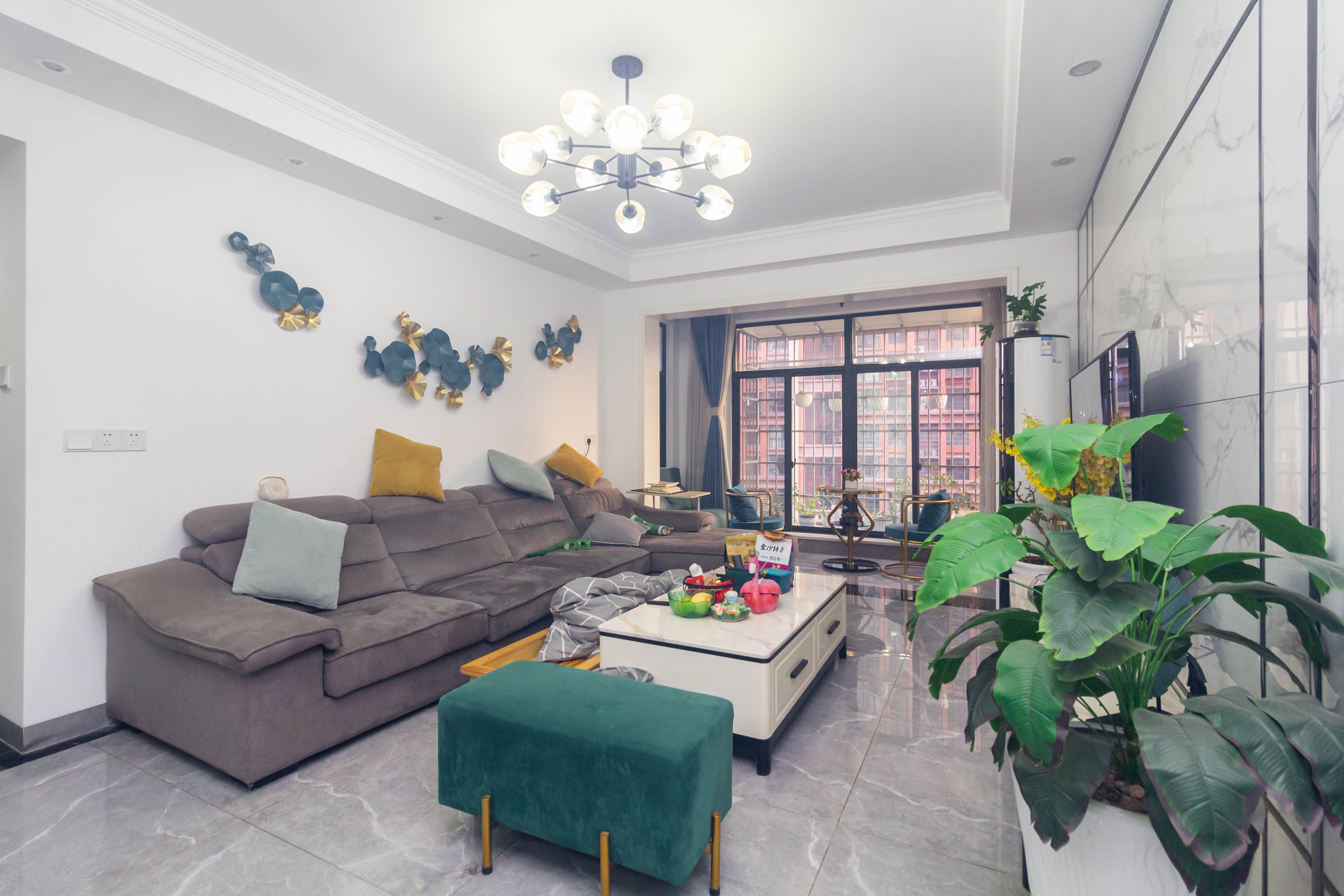 海德公园  3室2厅2卫    75.8万客厅