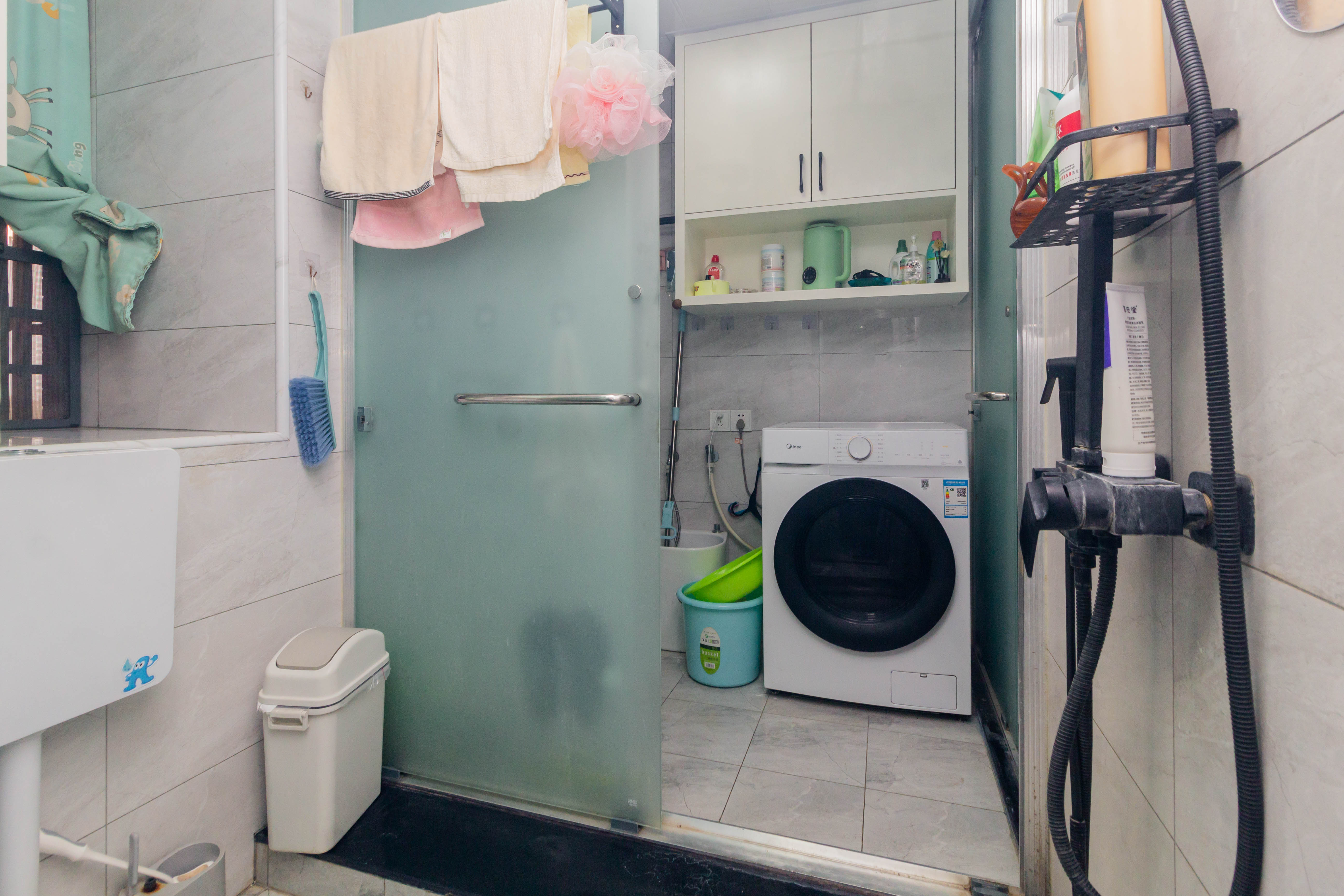 海德公园  3室2厅2卫    75.8万卫生间