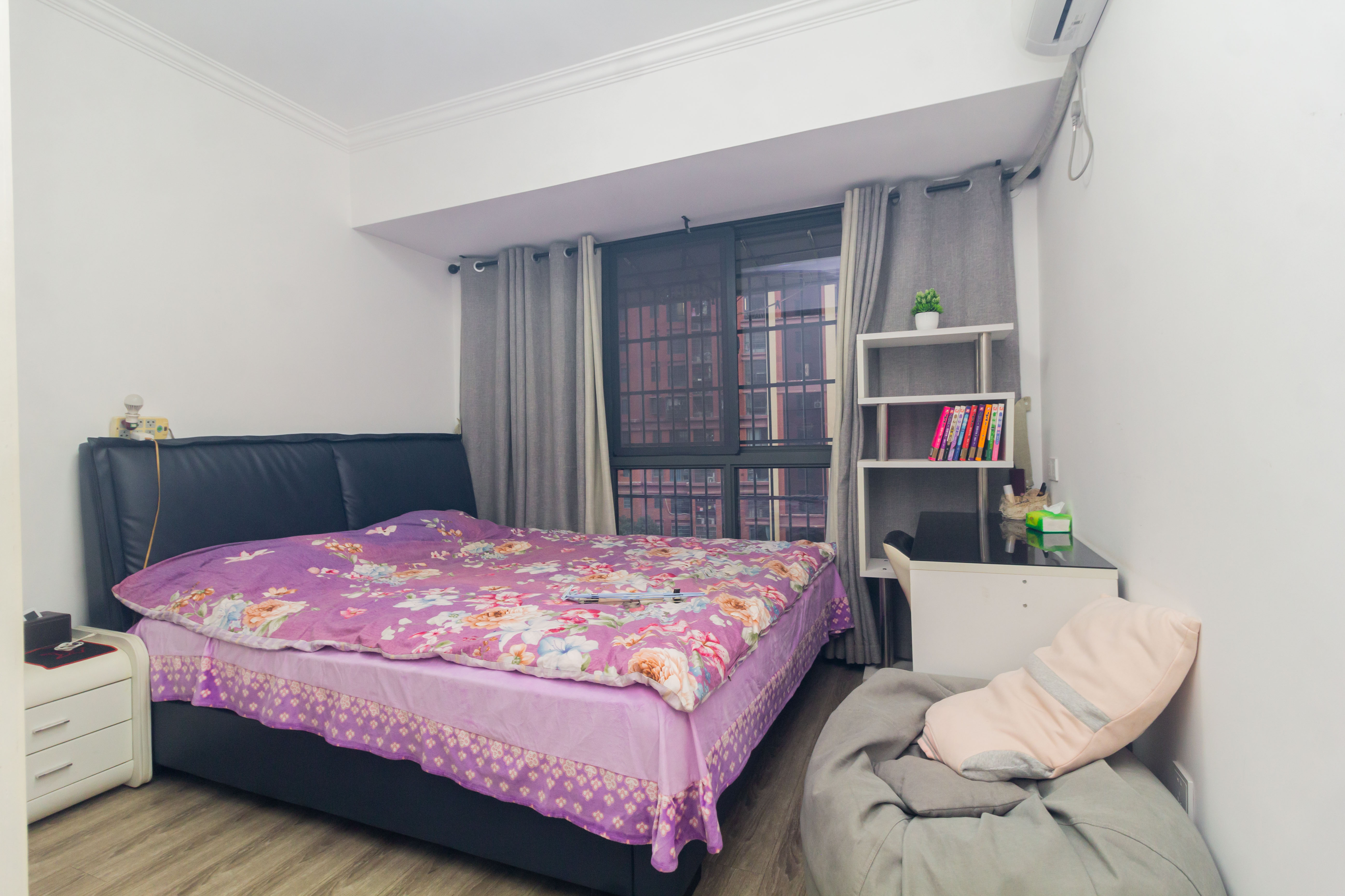 海德公园  3室2厅2卫    75.8万卧室