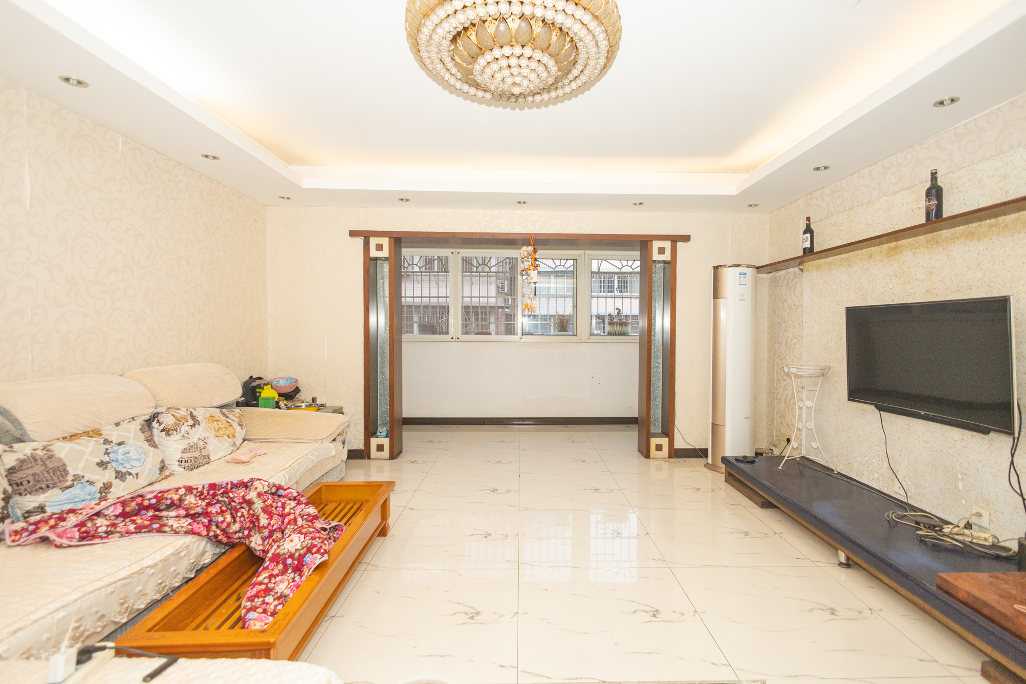 星兴佳园 4室2厅2卫 76.0万 星兴佳园 4室2厅2卫 76.0万客厅