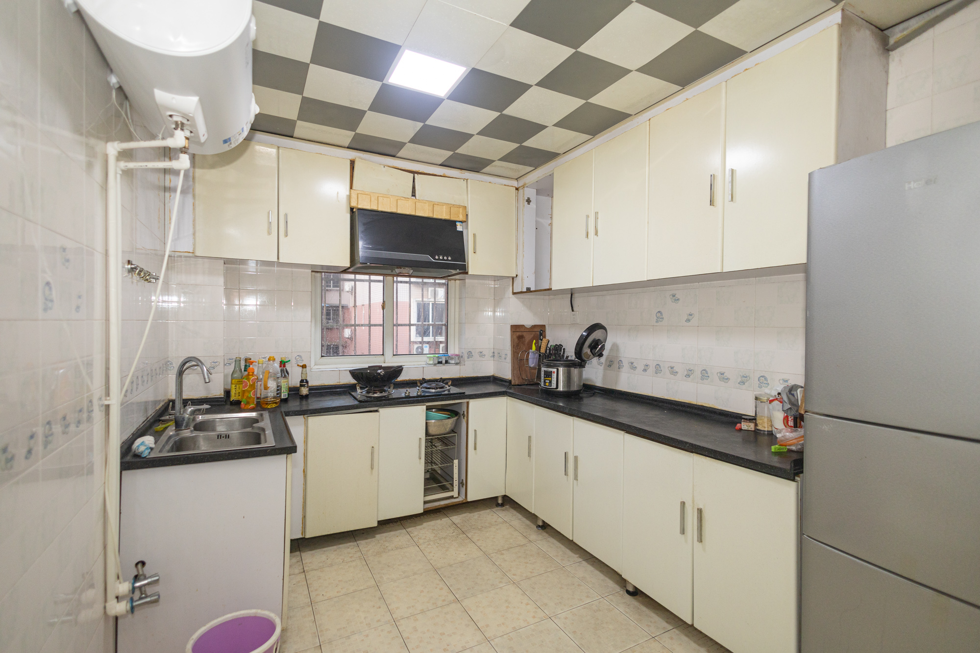 星兴佳园 4室2厅2卫 76.0万 星兴佳园 4室2厅2卫 76.0万厨房