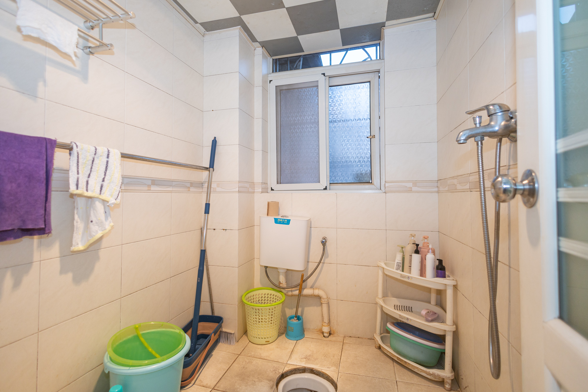 星兴佳园 4室2厅2卫 76.0万 星兴佳园 4室2厅2卫 76.0万卫生间