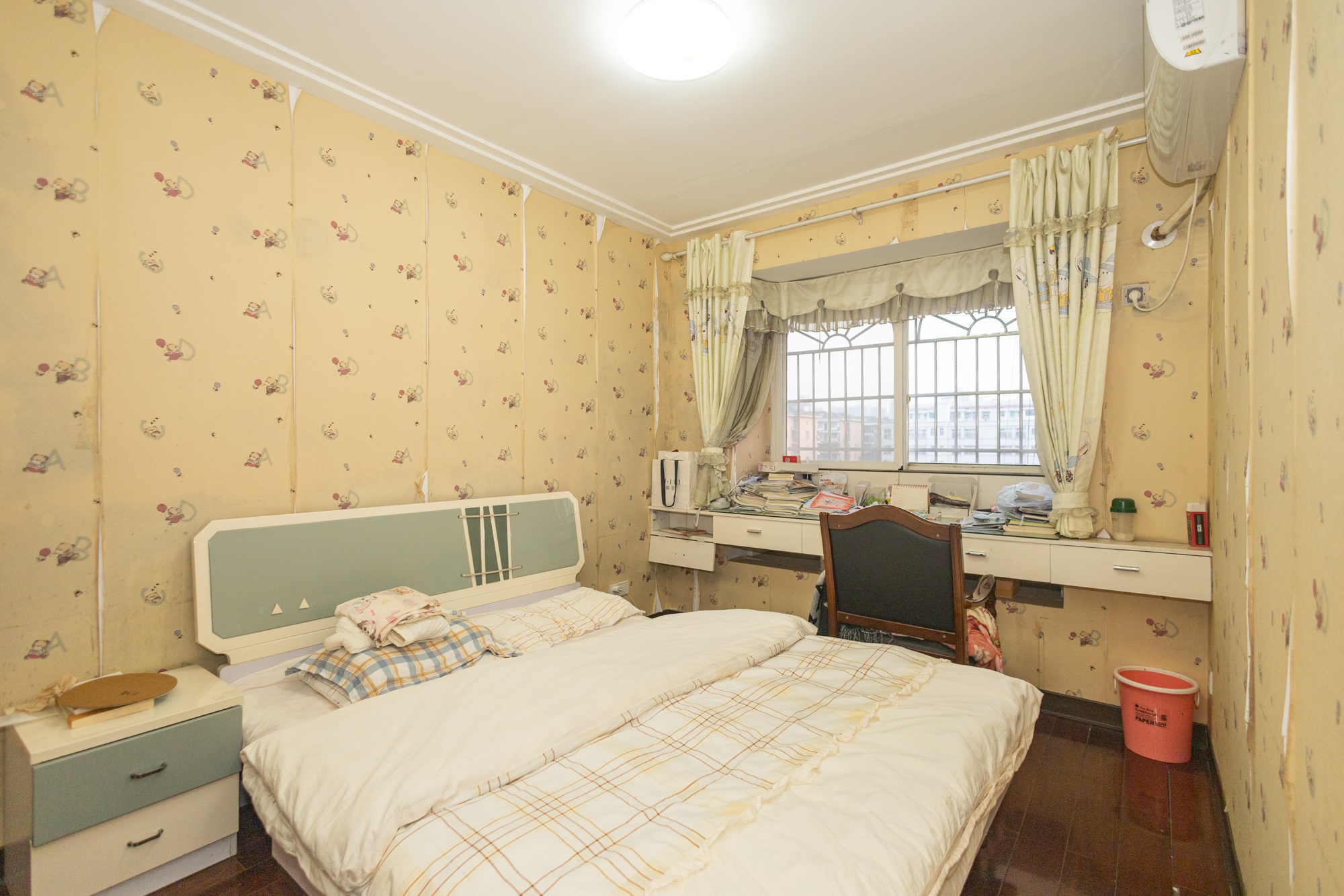 星兴佳园 4室2厅2卫 76.0万 星兴佳园 4室2厅2卫 76.0万卧室