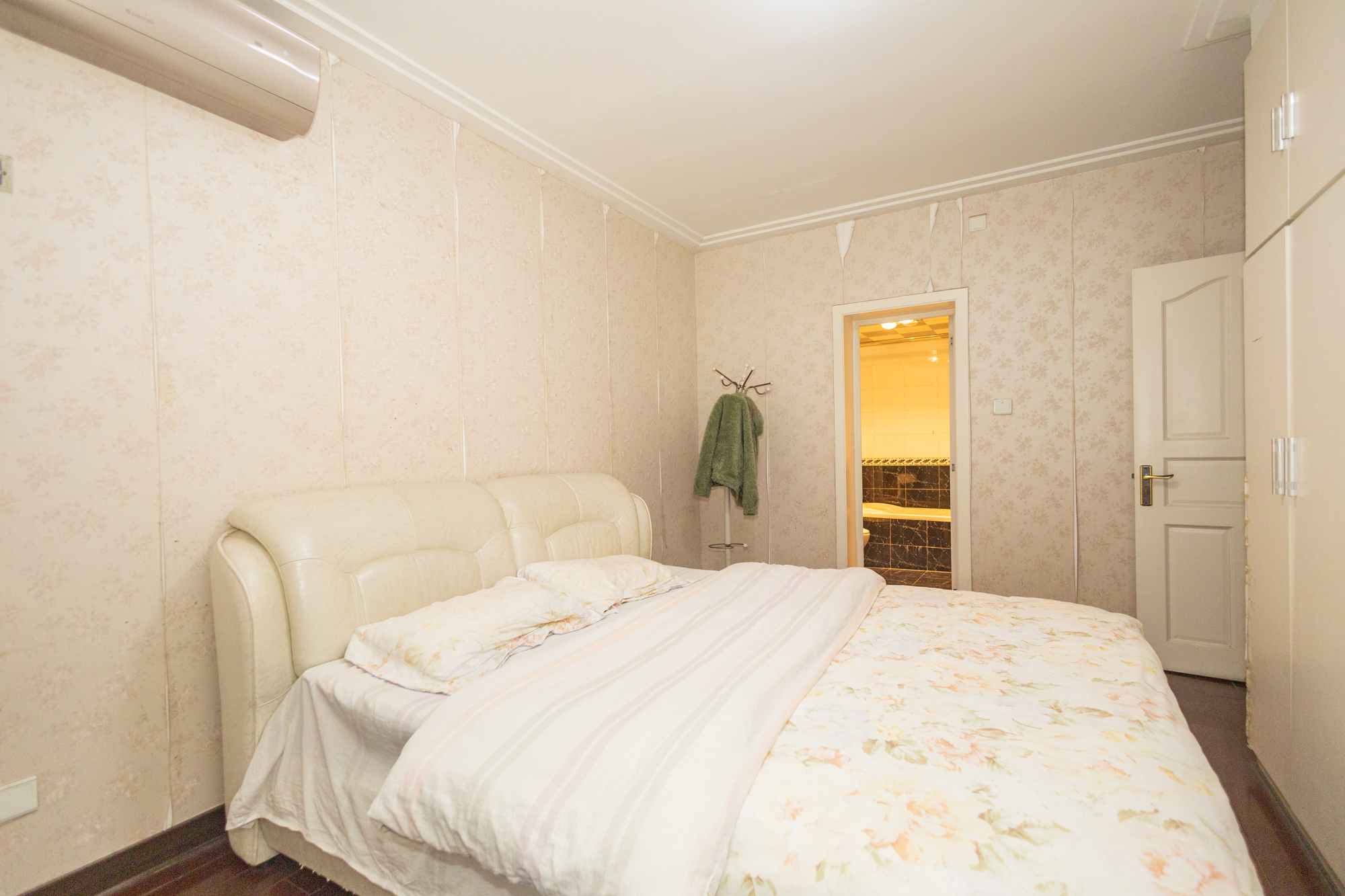 星兴佳园 4室2厅2卫 76.0万 星兴佳园 4室2厅2卫 76.0万卧室