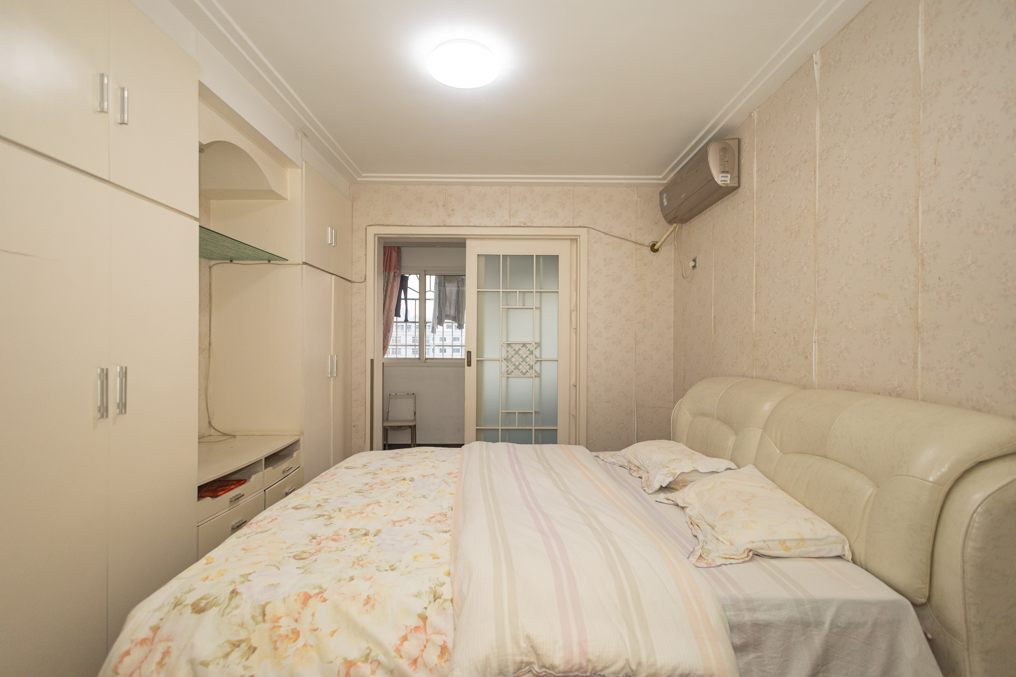 星兴佳园 4室2厅2卫 76.0万 星兴佳园 4室2厅2卫 76.0万卧室