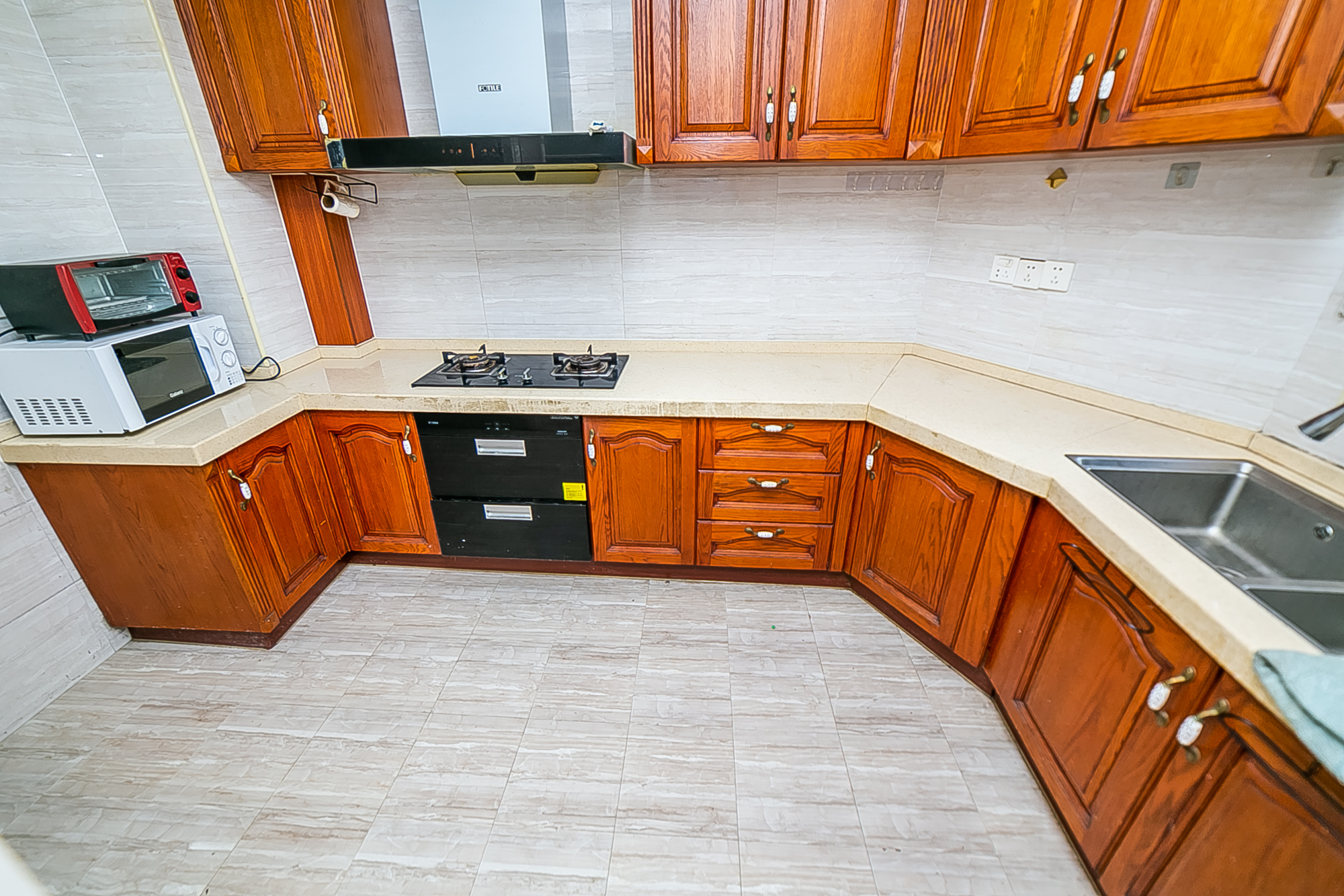 荣悦台  3室2厅2卫    200.0万其他