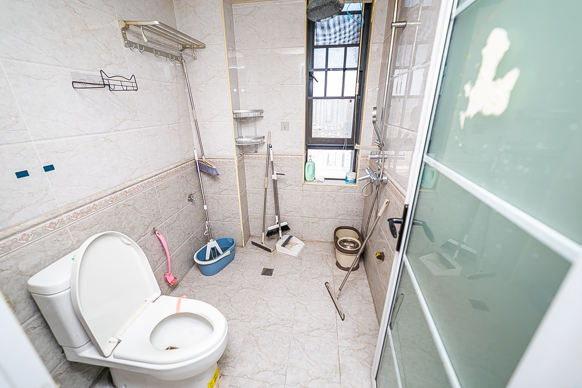 荣悦台  3室2厅2卫    200.0万 荣悦台  3室2厅2卫    200.0万卫生间