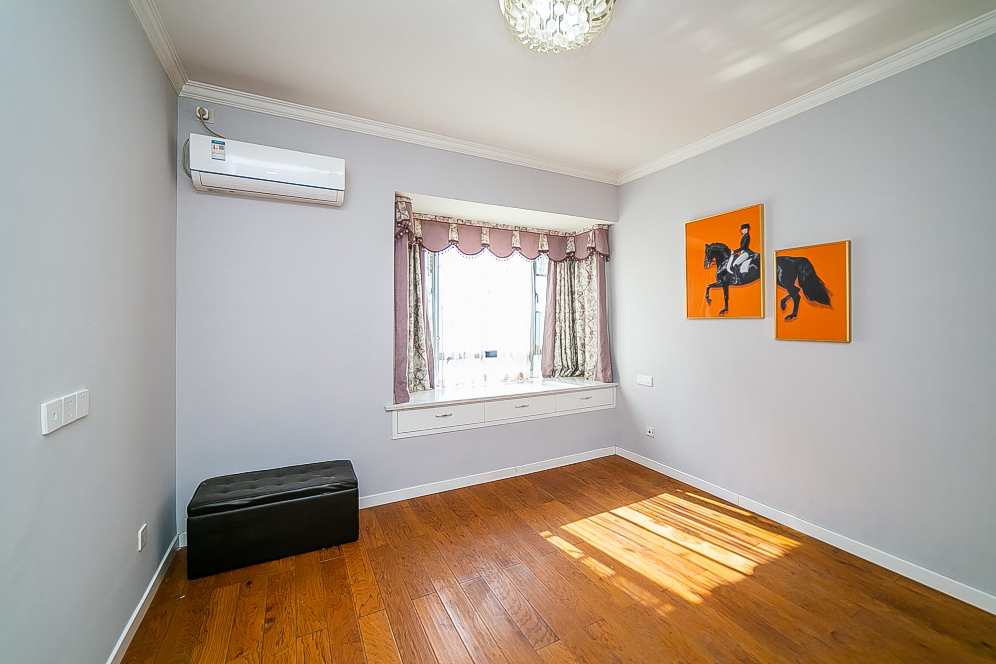 荣悦台  3室2厅2卫    200.0万卧室