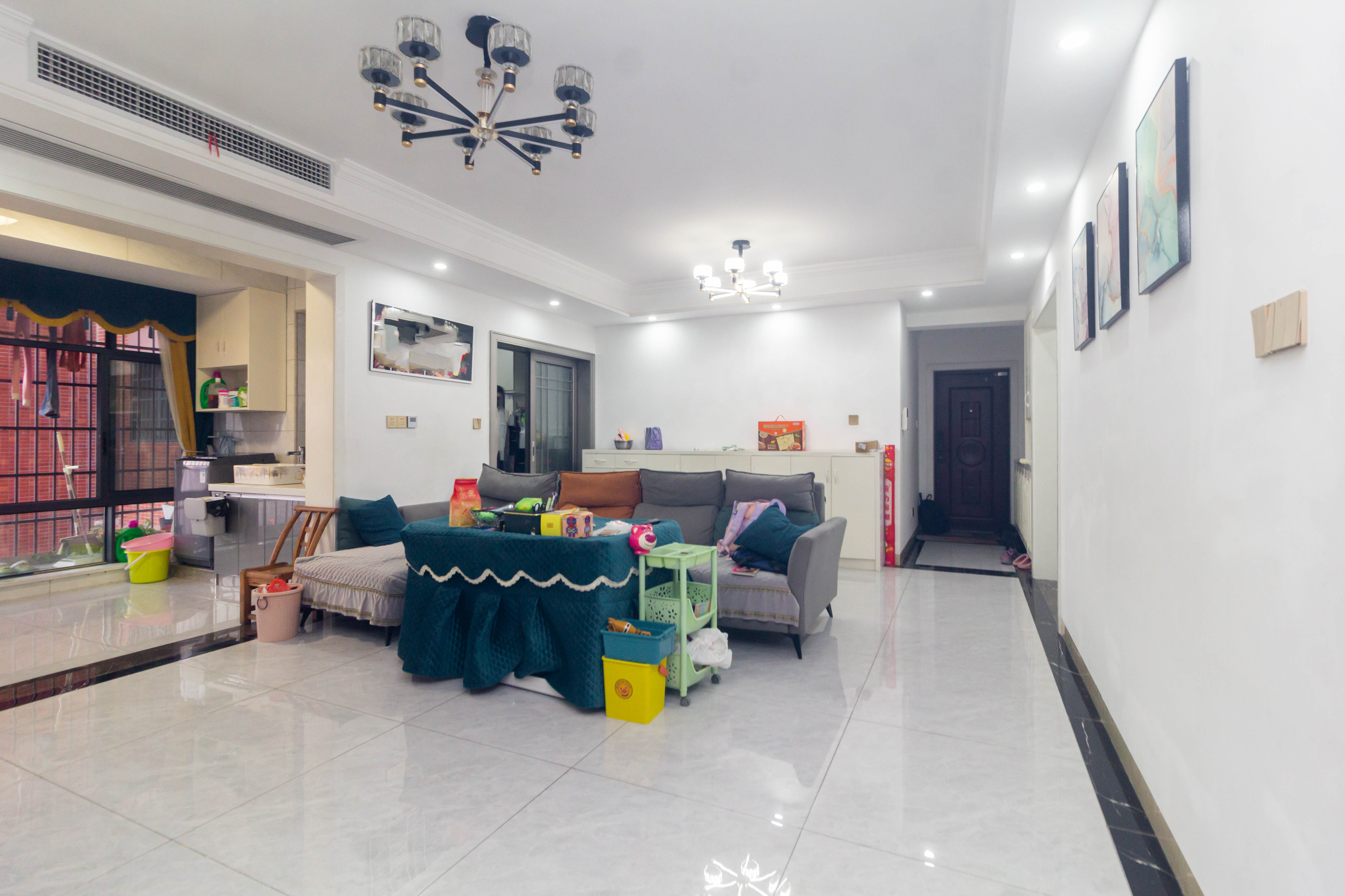 海德公园 4室2厅1卫 75.8万 海德公园 4室2厅1卫 75.8万客厅