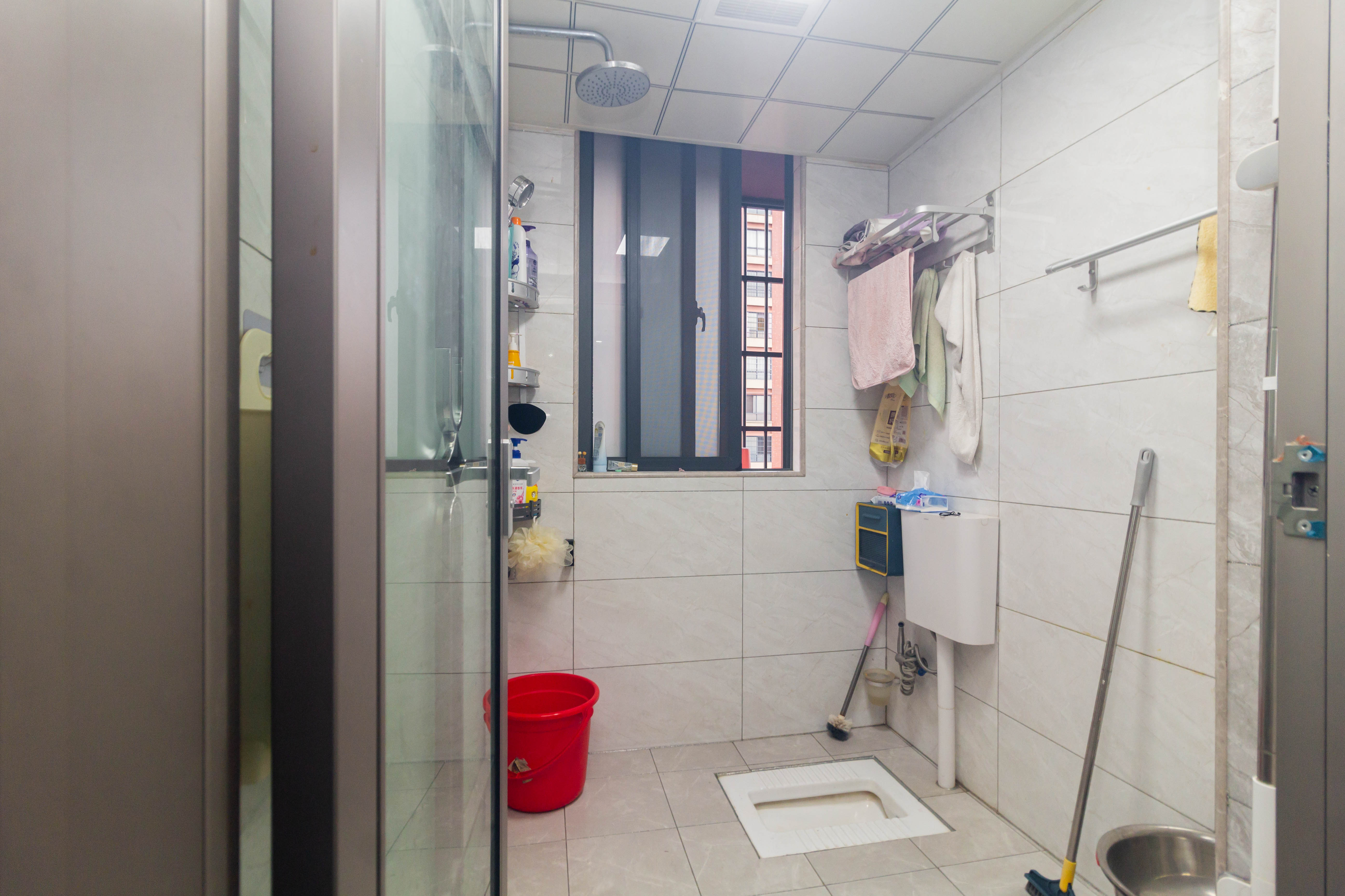 海德公园 4室2厅1卫 75.8万 海德公园 4室2厅1卫 75.8万卫生间