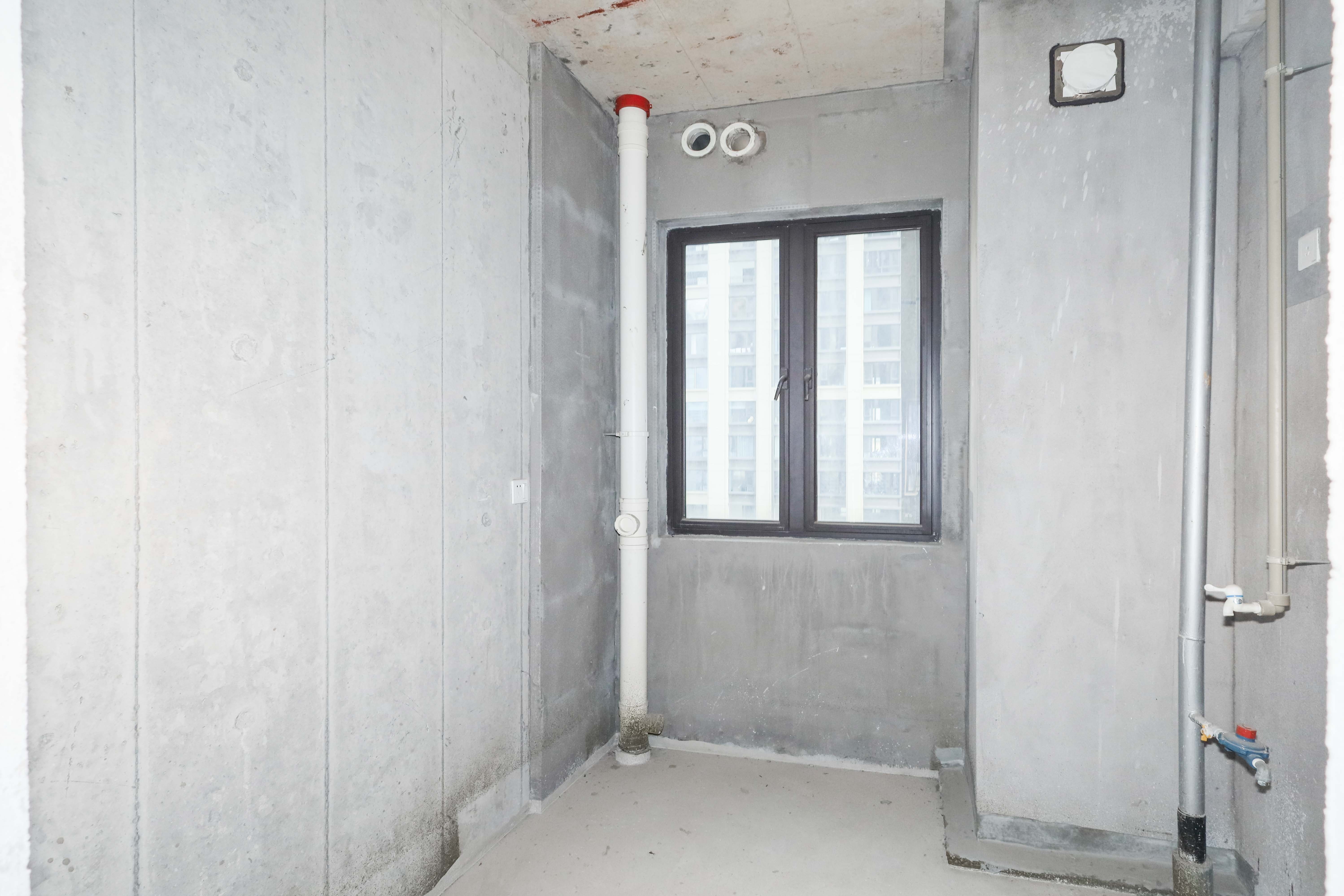 建发央著  4室2厅2卫   218.00万厨房