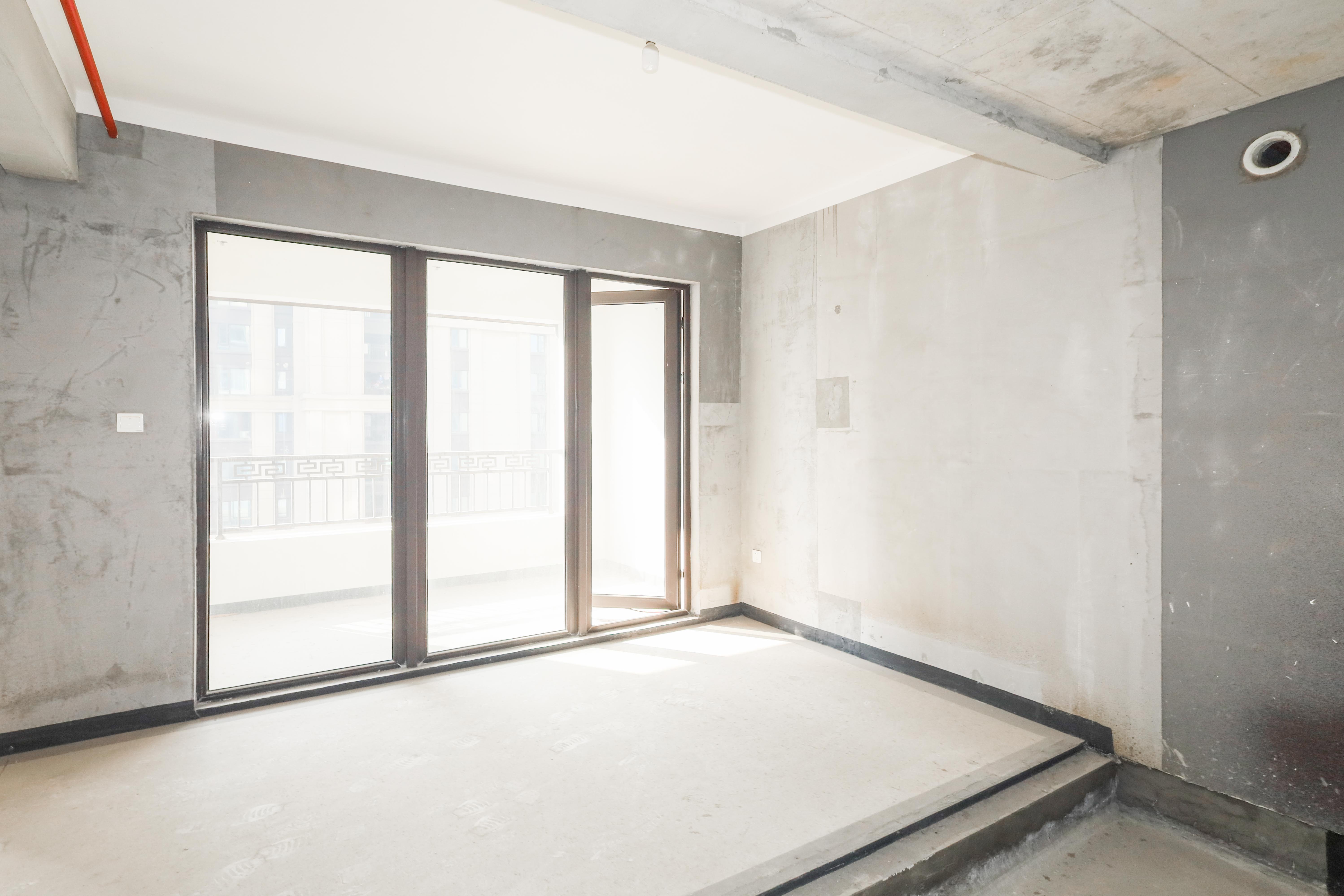 建发央著  4室2厅2卫   218.00万卧室