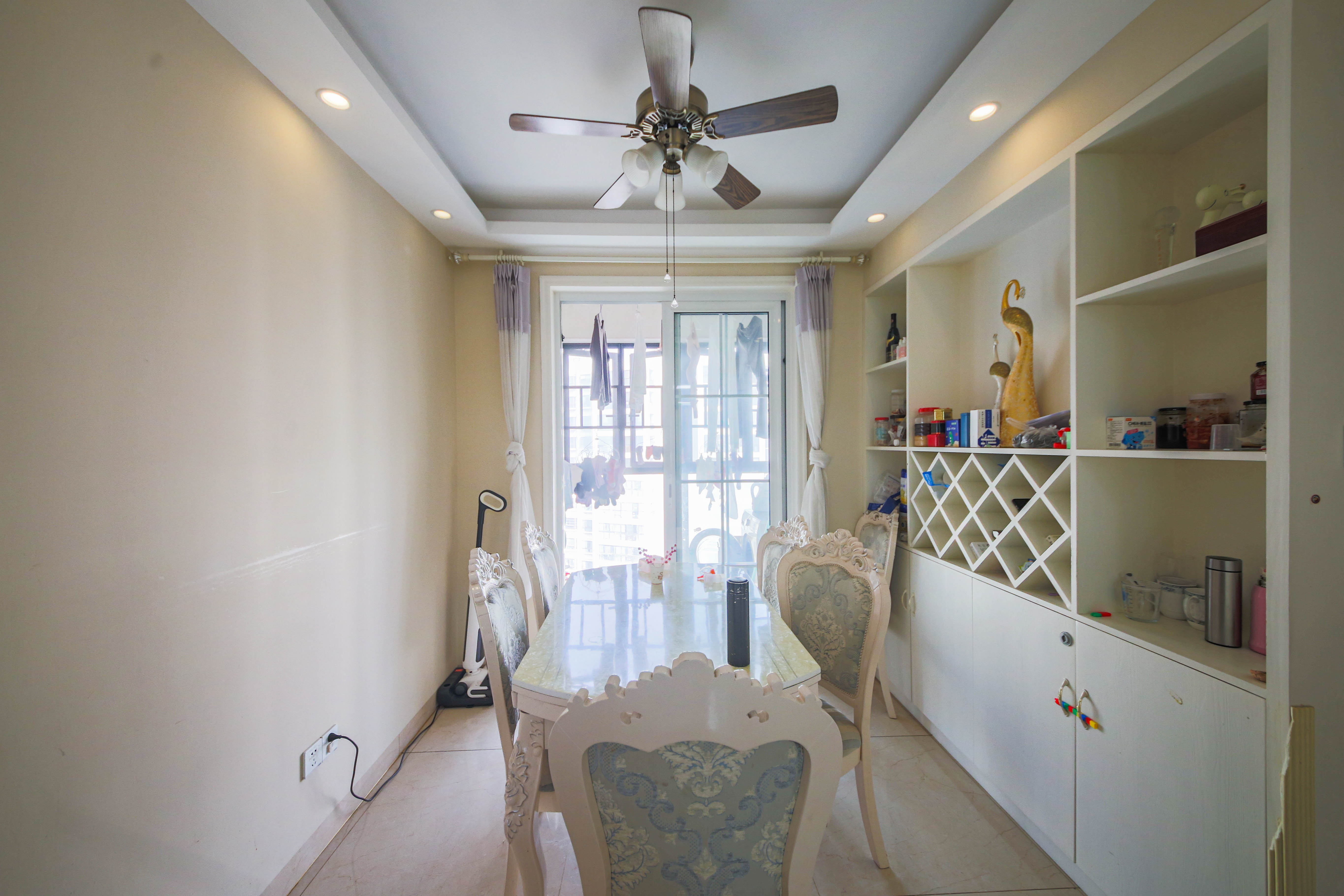 龙骧佳苑  4室2厅2卫    120.0万 龙骧佳苑  4室2厅2卫    120.0万客厅