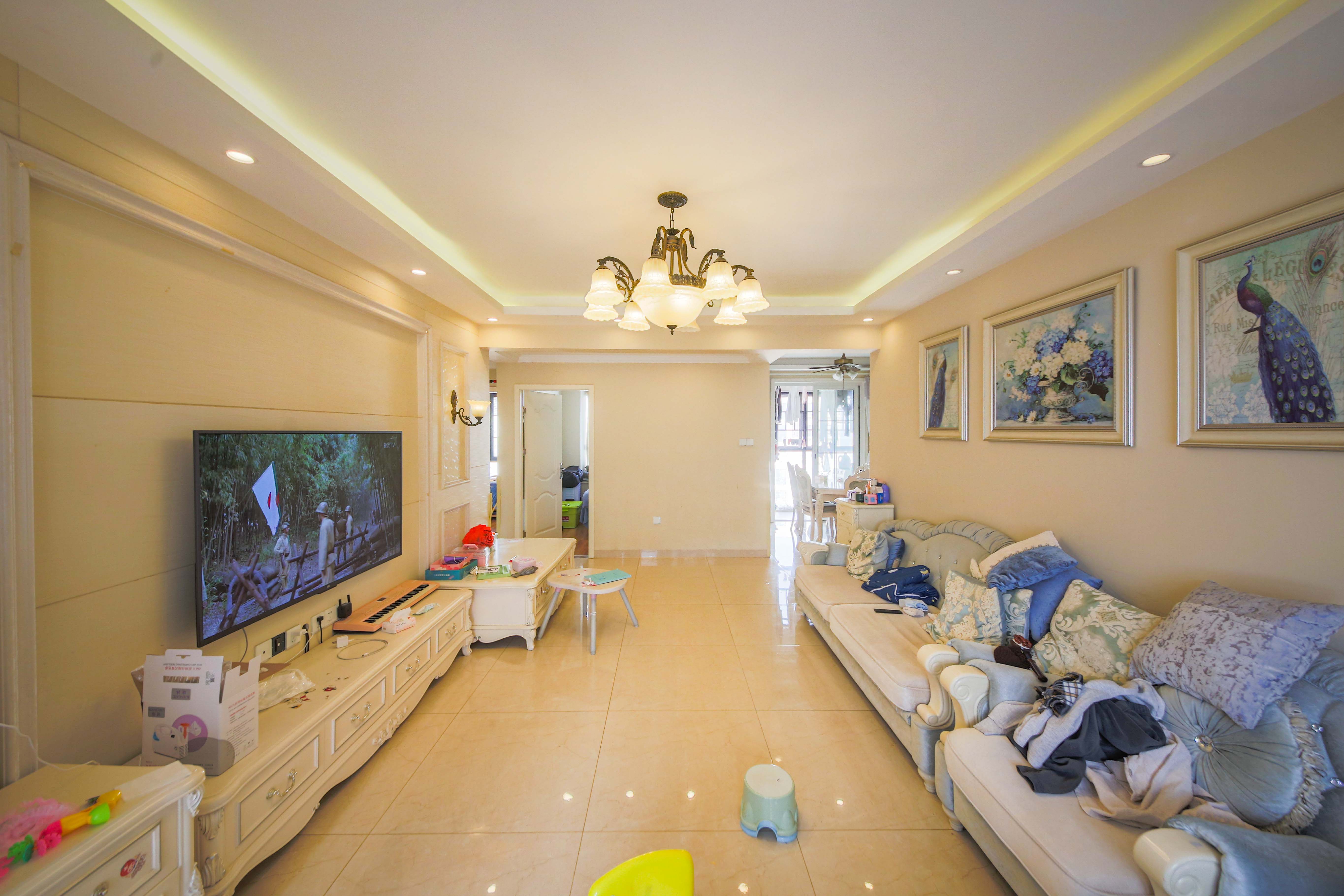 龙骧佳苑  4室2厅2卫    120.0万 龙骧佳苑  4室2厅2卫    120.0万客厅