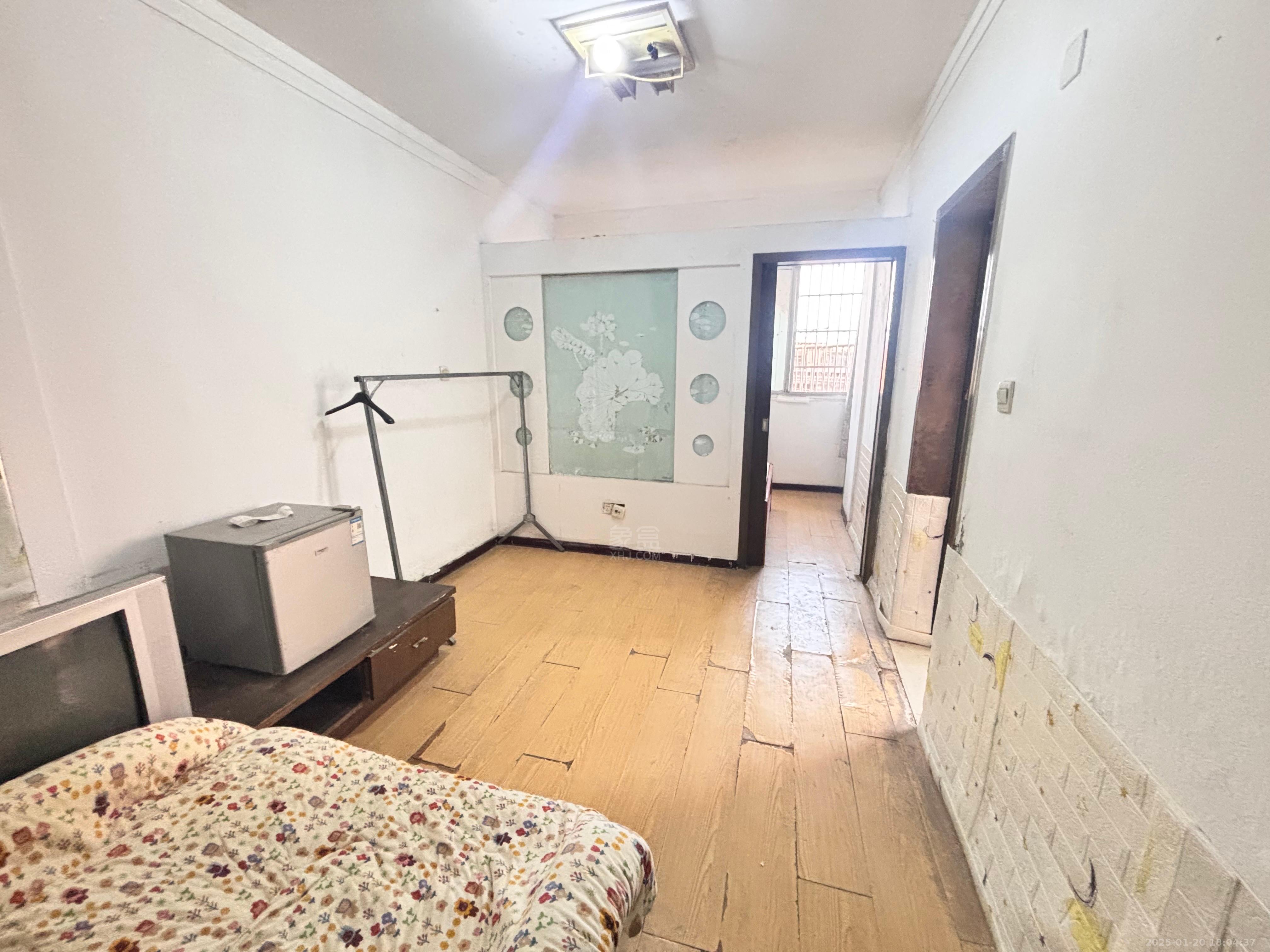 城南春天(金城大厦) 1室1厅1卫 600.0元/月 城南春天(金城大厦) 1室1厅1卫 600.0元/月室内图