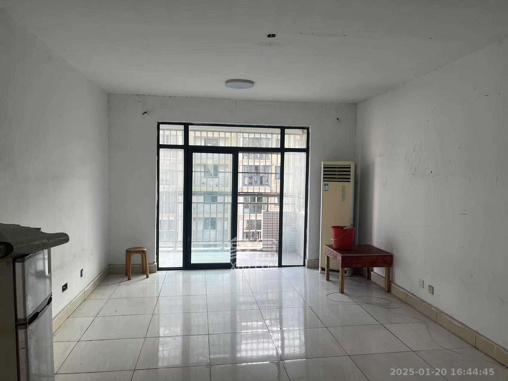 满庭芳小区  3室2厅1卫    2500.0元/月 满庭芳小区  3室2厅1卫    2500.0元/月