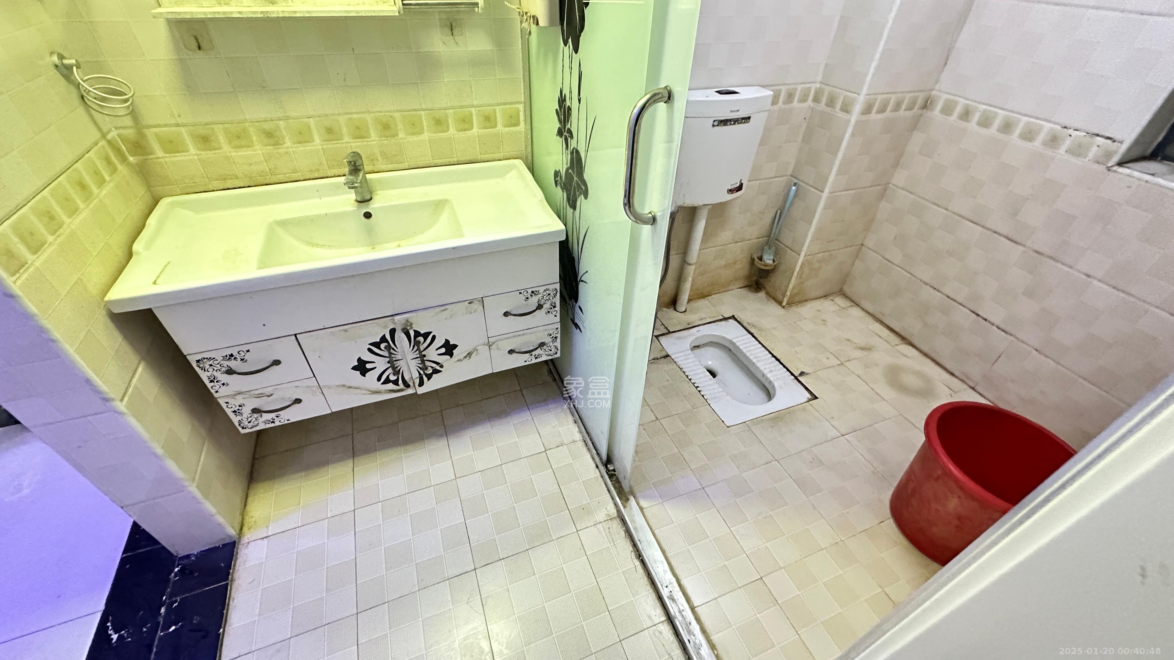 勤诚达新界  3室2厅1卫   2000.00元/月室内图