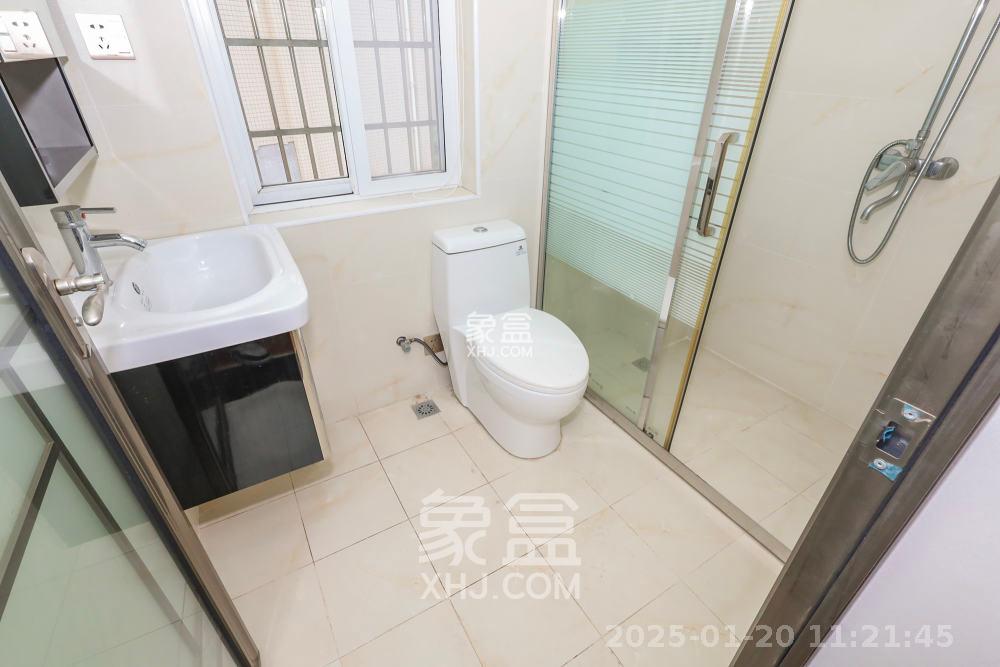枫林美景  4室2厅2卫   3980.00元/月室内图
