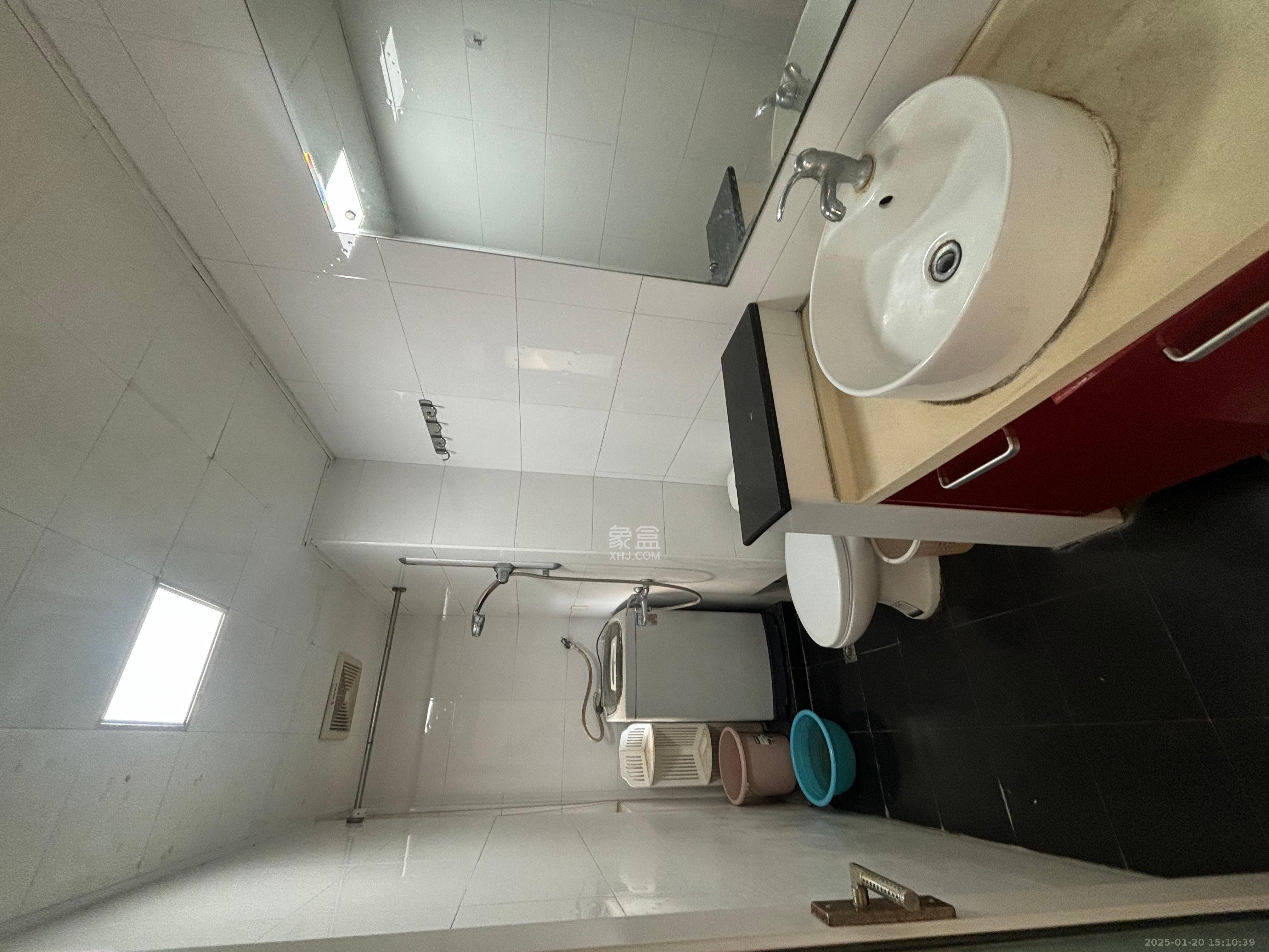 汇富中心  1室1厅1卫    2000.0元/月室内图