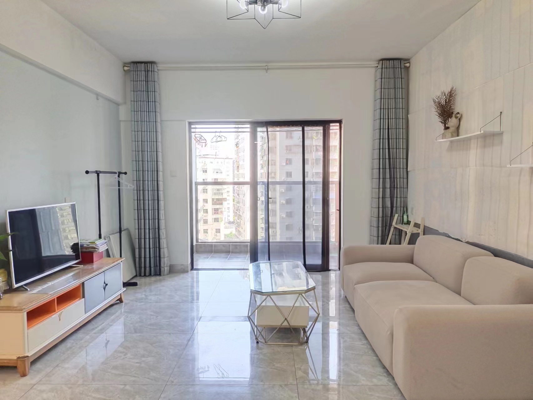 宇建国贸城  2室1厅1卫    120.0万 宇建国贸城  2室1厅1卫    120.0万室内图