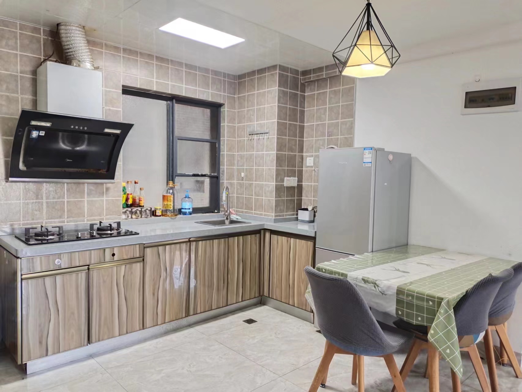 宇建国贸城  2室1厅1卫    120.0万 宇建国贸城  2室1厅1卫    120.0万室内图