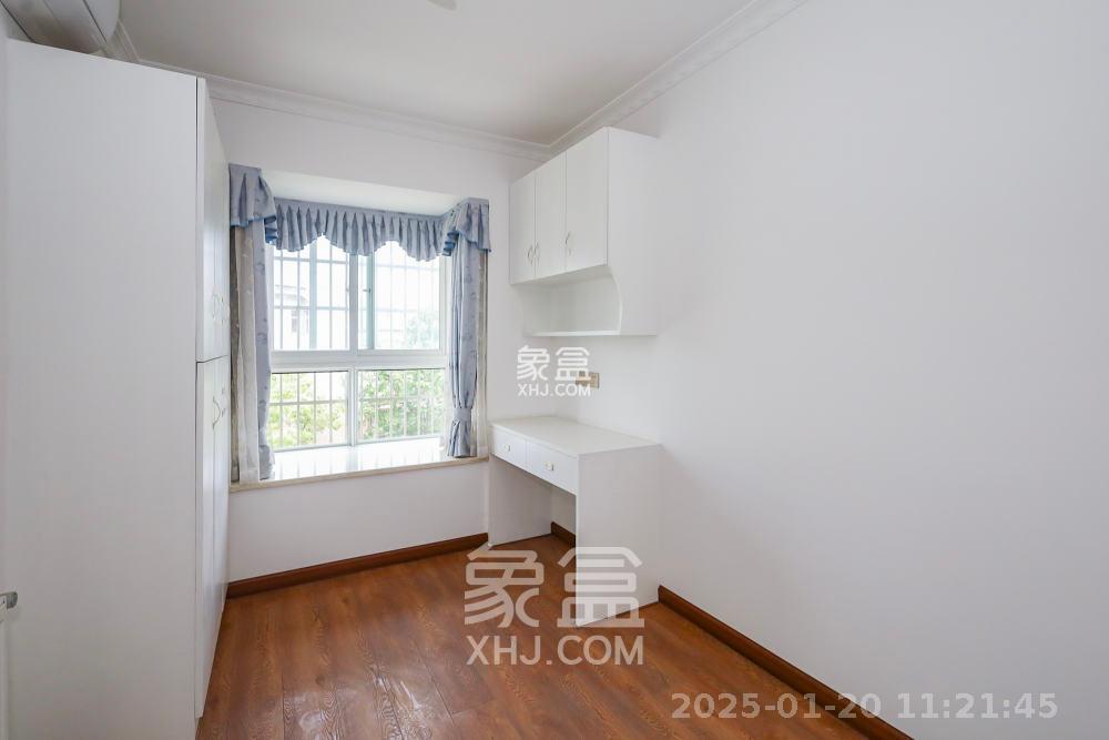 枫林美景  4室2厅2卫   3980.00元/月室内图