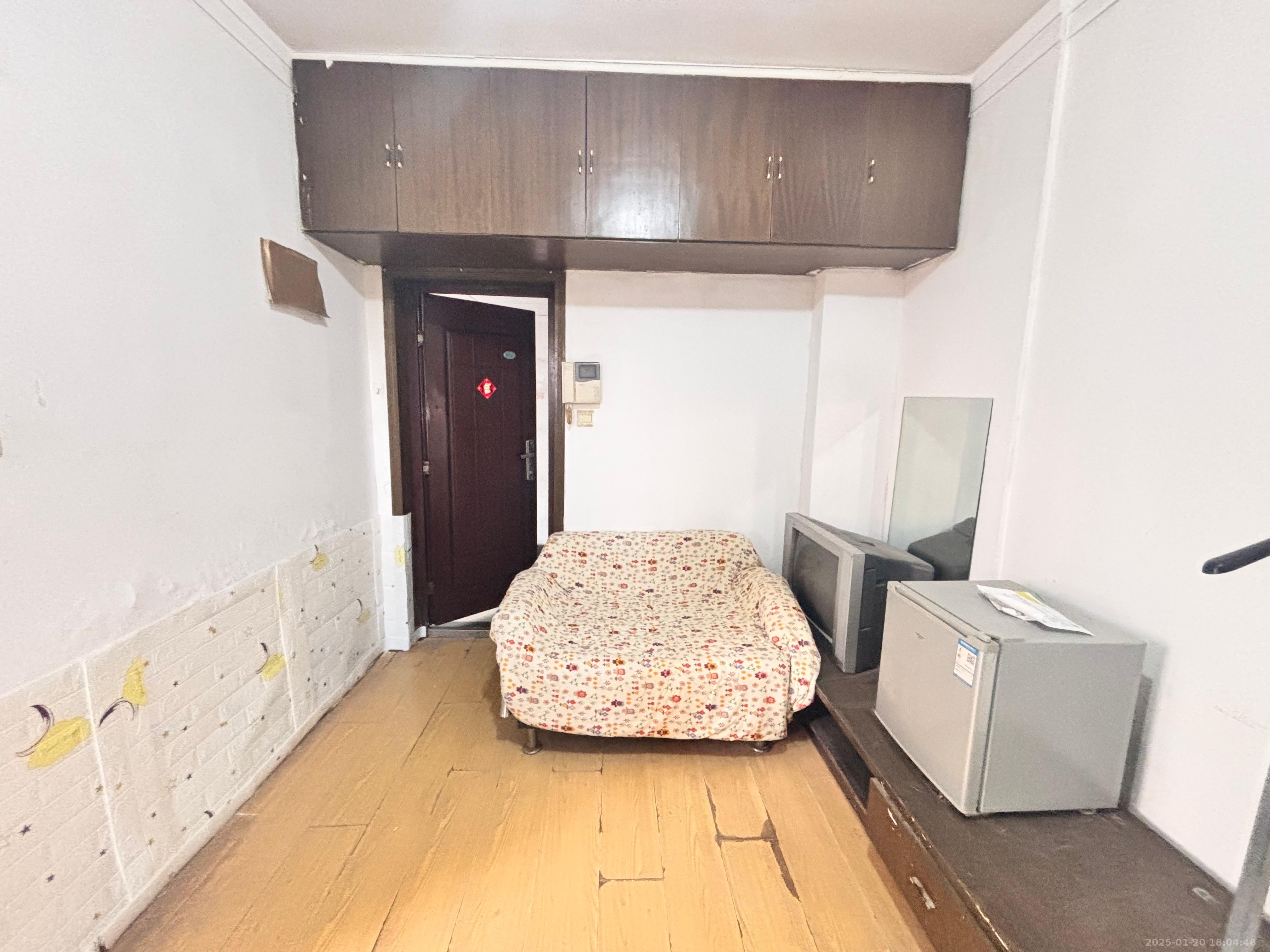 城南春天(金城大厦) 1室1厅1卫 600.0元/月 城南春天(金城大厦) 1室1厅1卫 600.0元/月室内图