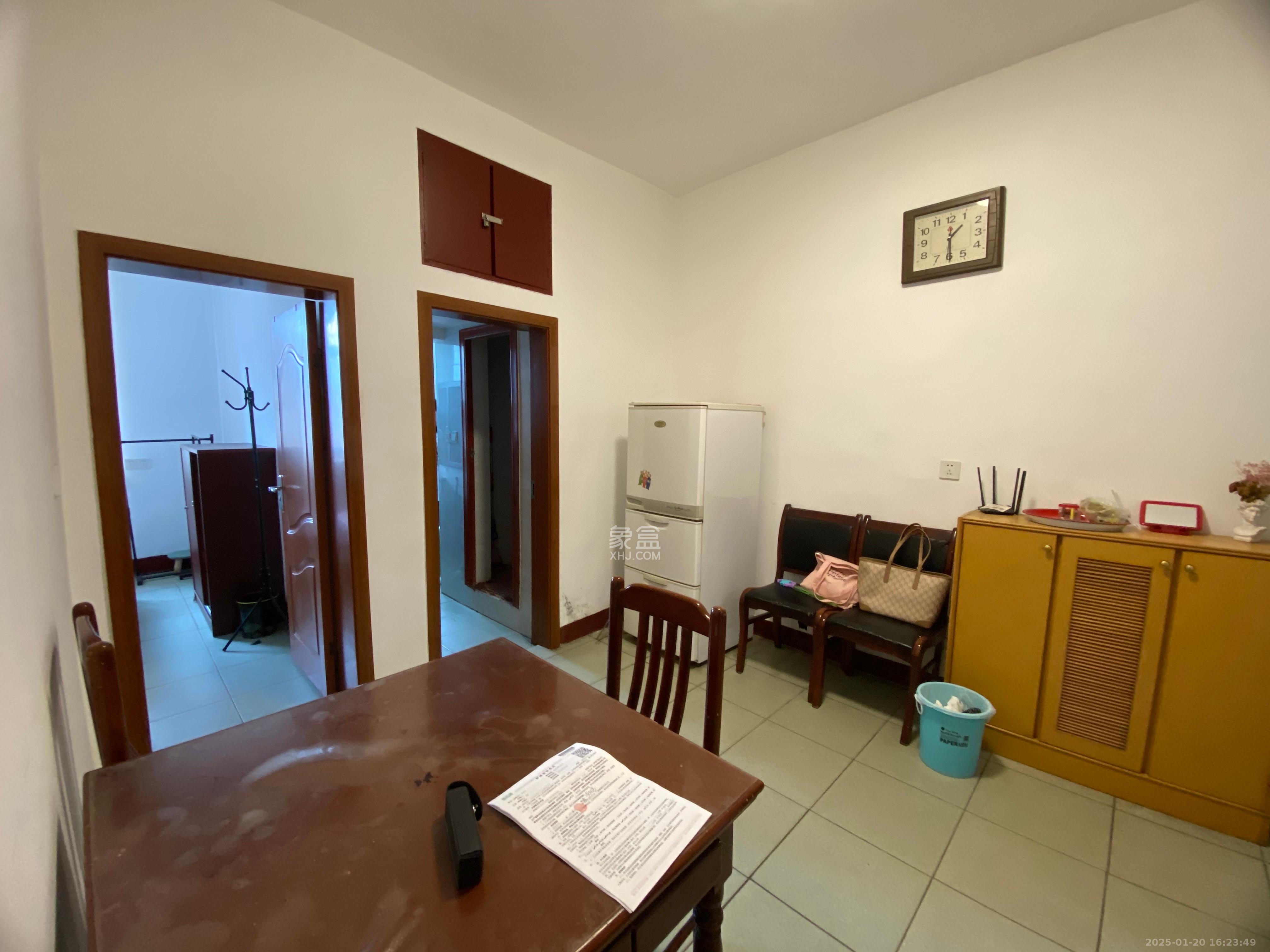 化油器厂宿舍 3室1厅1卫 1700.0元/月 化油器厂宿舍 3室1厅1卫 1700.0元/月室内图