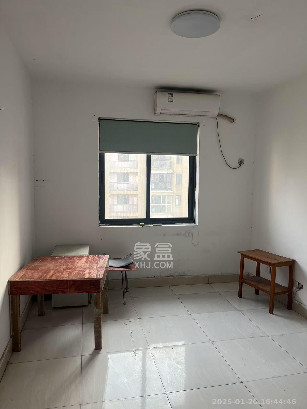 满庭芳小区  3室2厅1卫    2500.0元/月 满庭芳小区  3室2厅1卫    2500.0元/月室内图