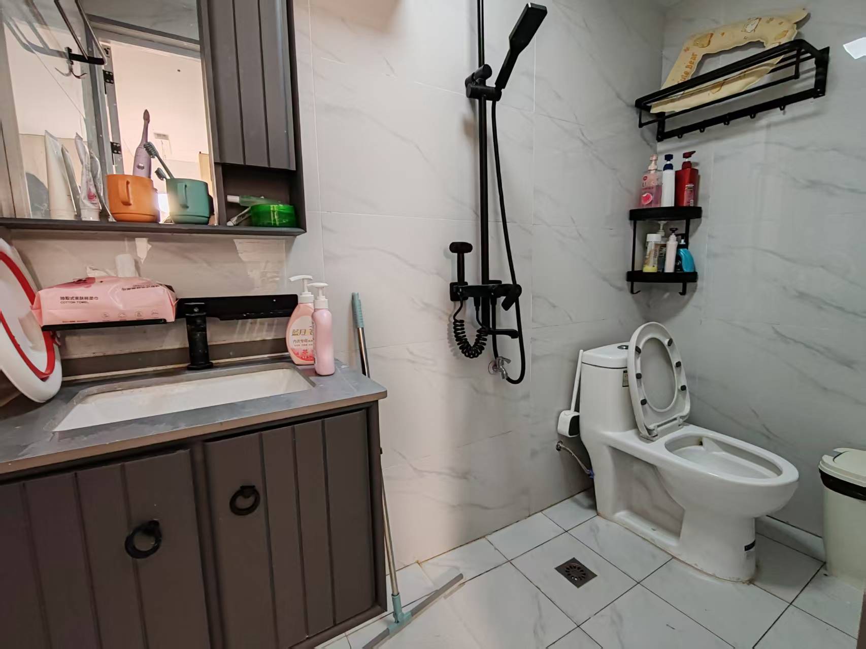 云顶上品  2室1厅1卫    1400.0元/月 云顶上品  2室1厅1卫    1400.0元/月室内图