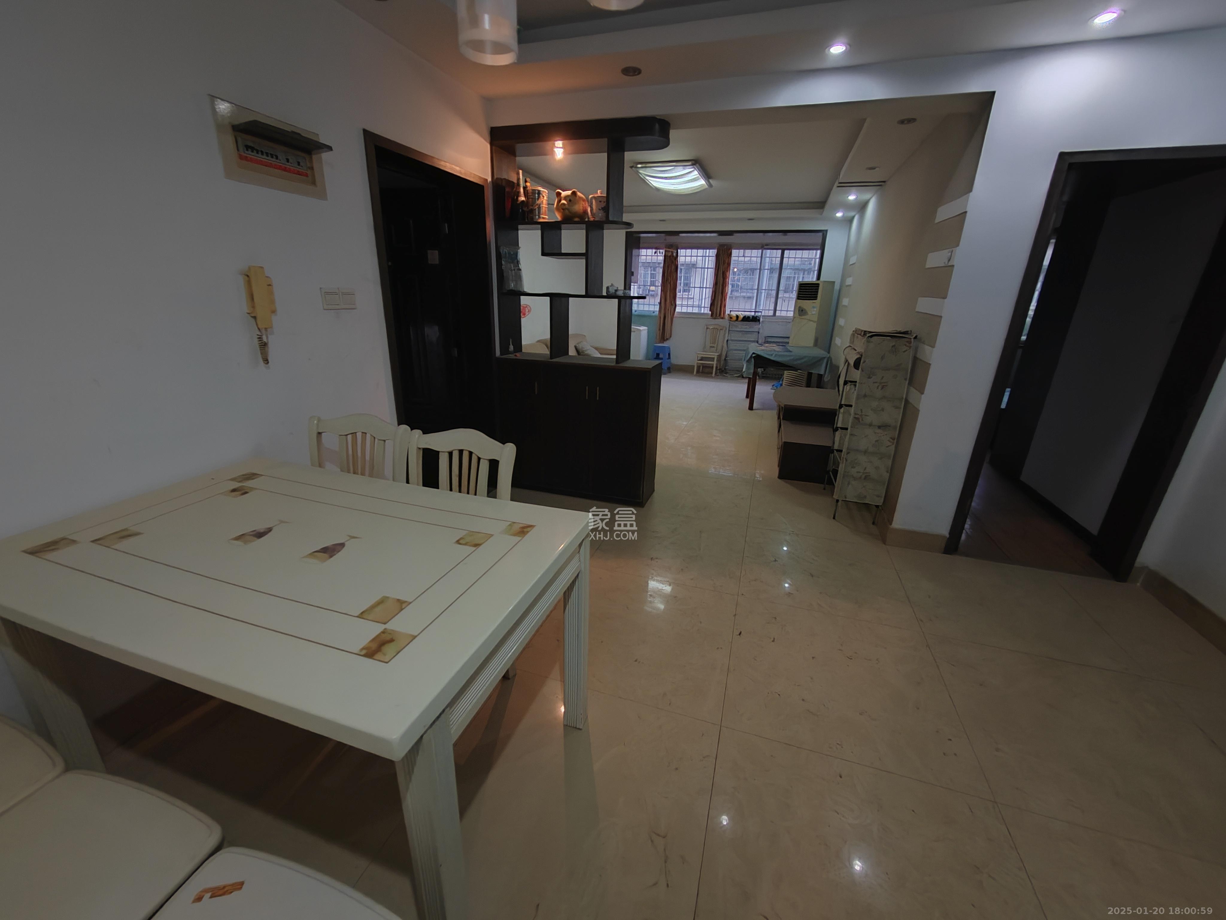 嘉盛阳光山庄 1室2厅1卫 1600.0元/月 嘉盛阳光山庄 1室2厅1卫 1600.0元/月室内图