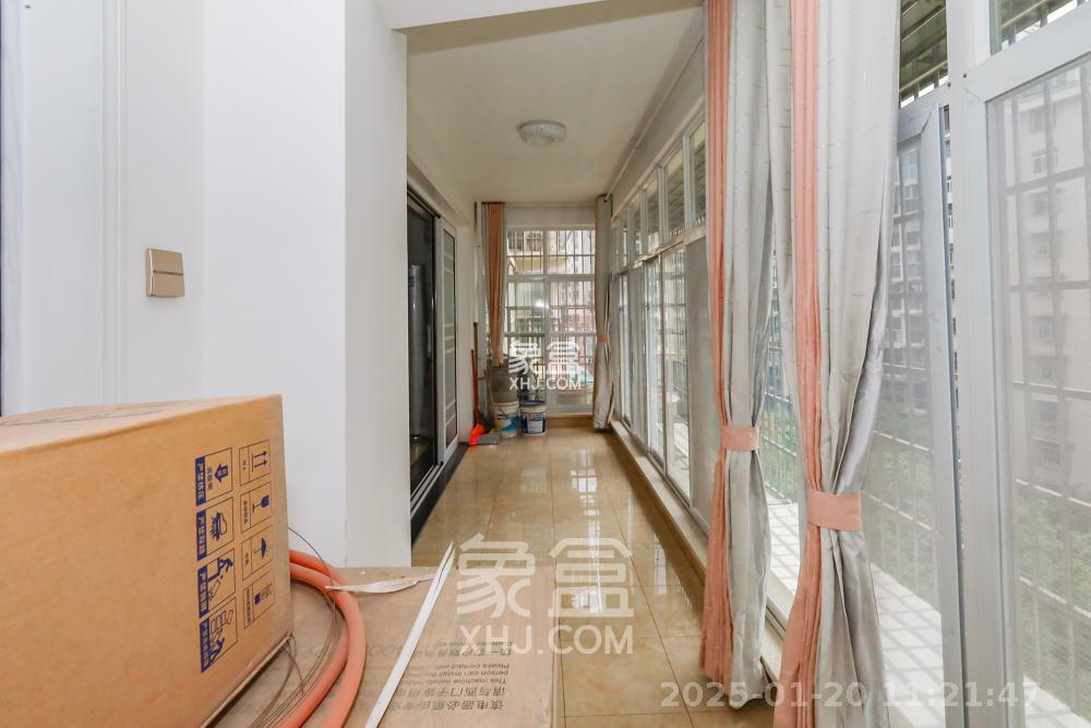 枫林美景  4室2厅2卫   3980.00元/月室内图