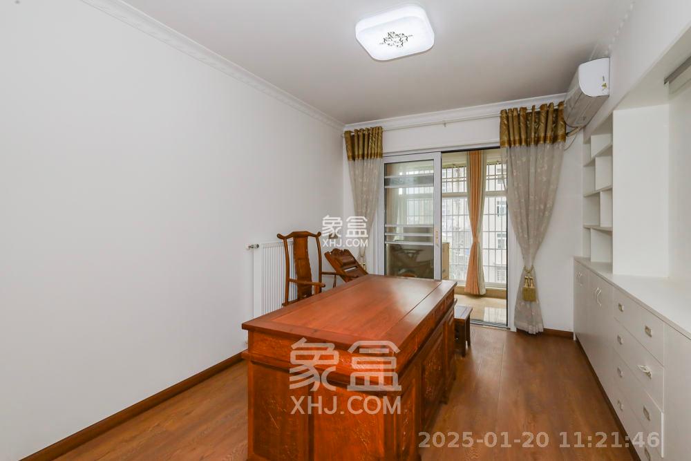 枫林美景  4室2厅2卫   3980.00元/月室内图