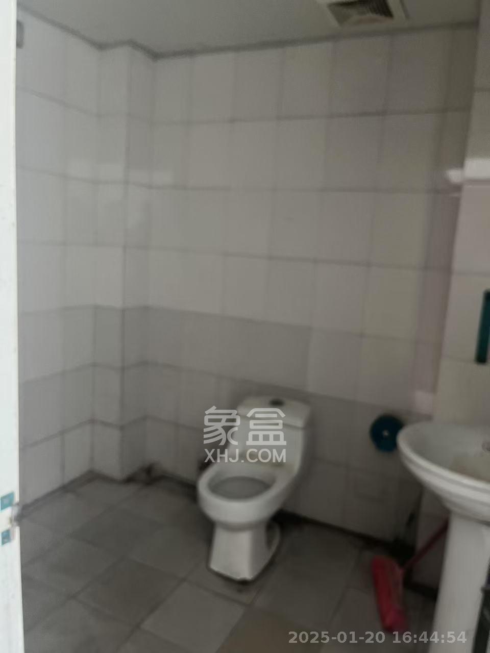 满庭芳小区  3室2厅1卫    2500.0元/月 满庭芳小区  3室2厅1卫    2500.0元/月室内图