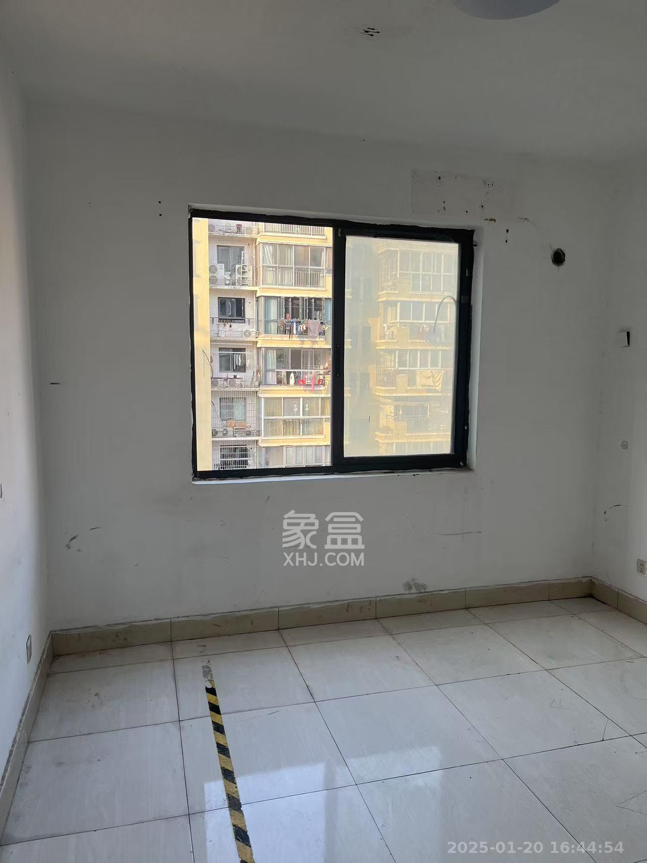 满庭芳小区  3室2厅1卫    2500.0元/月 满庭芳小区  3室2厅1卫    2500.0元/月室内图