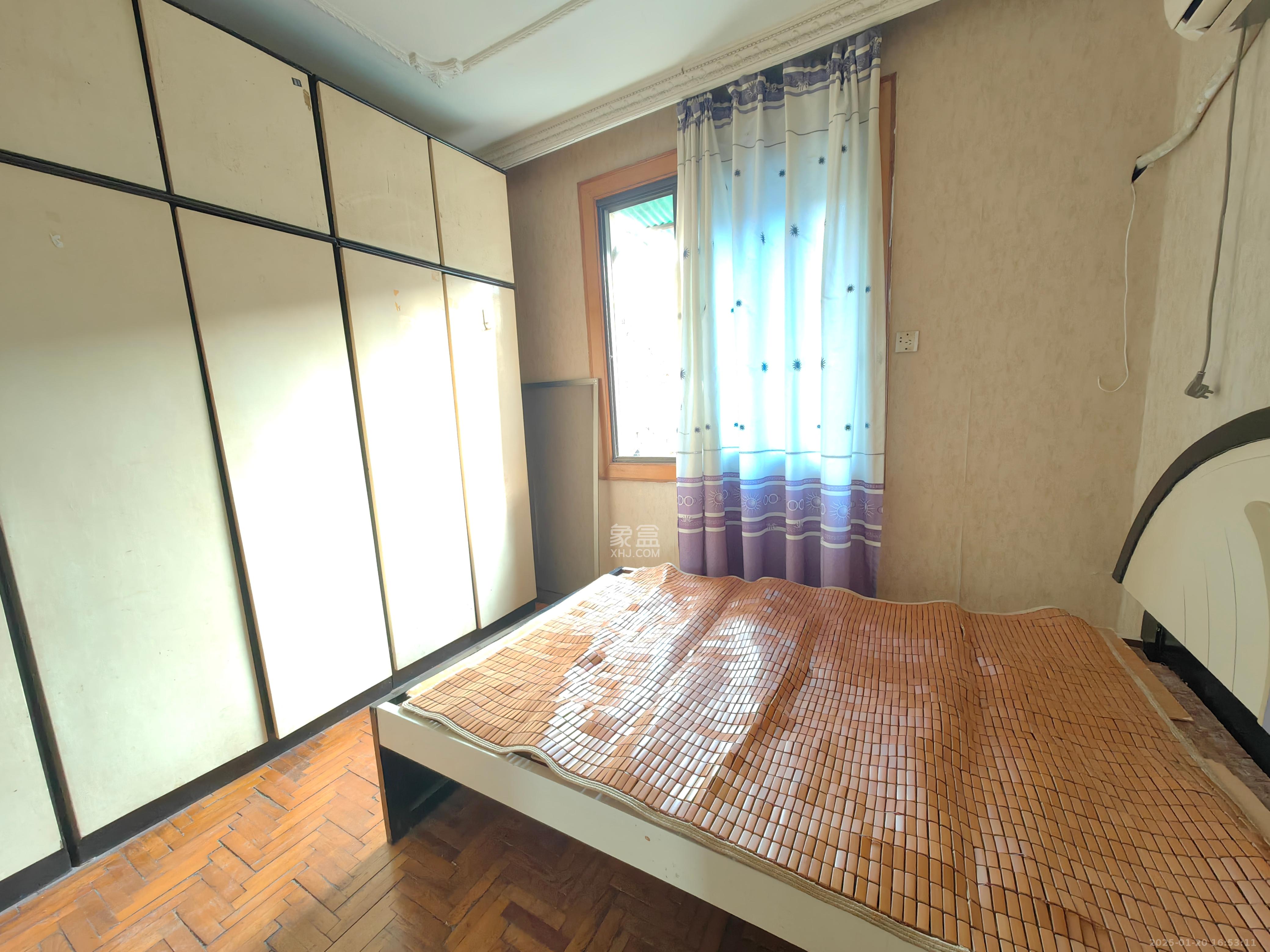 新湘路社区 3室1厅1卫 2600.0元/月 新湘路社区 3室1厅1卫 2600.0元/月室内图