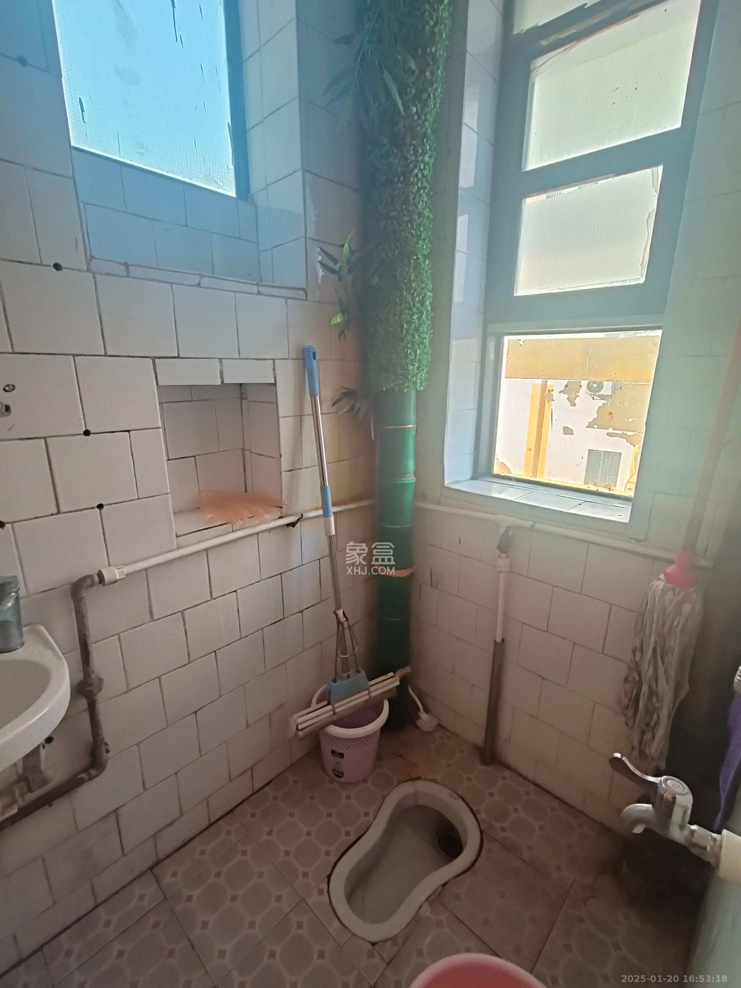 新湘路社区 3室1厅1卫 2600.0元/月 新湘路社区 3室1厅1卫 2600.0元/月室内图