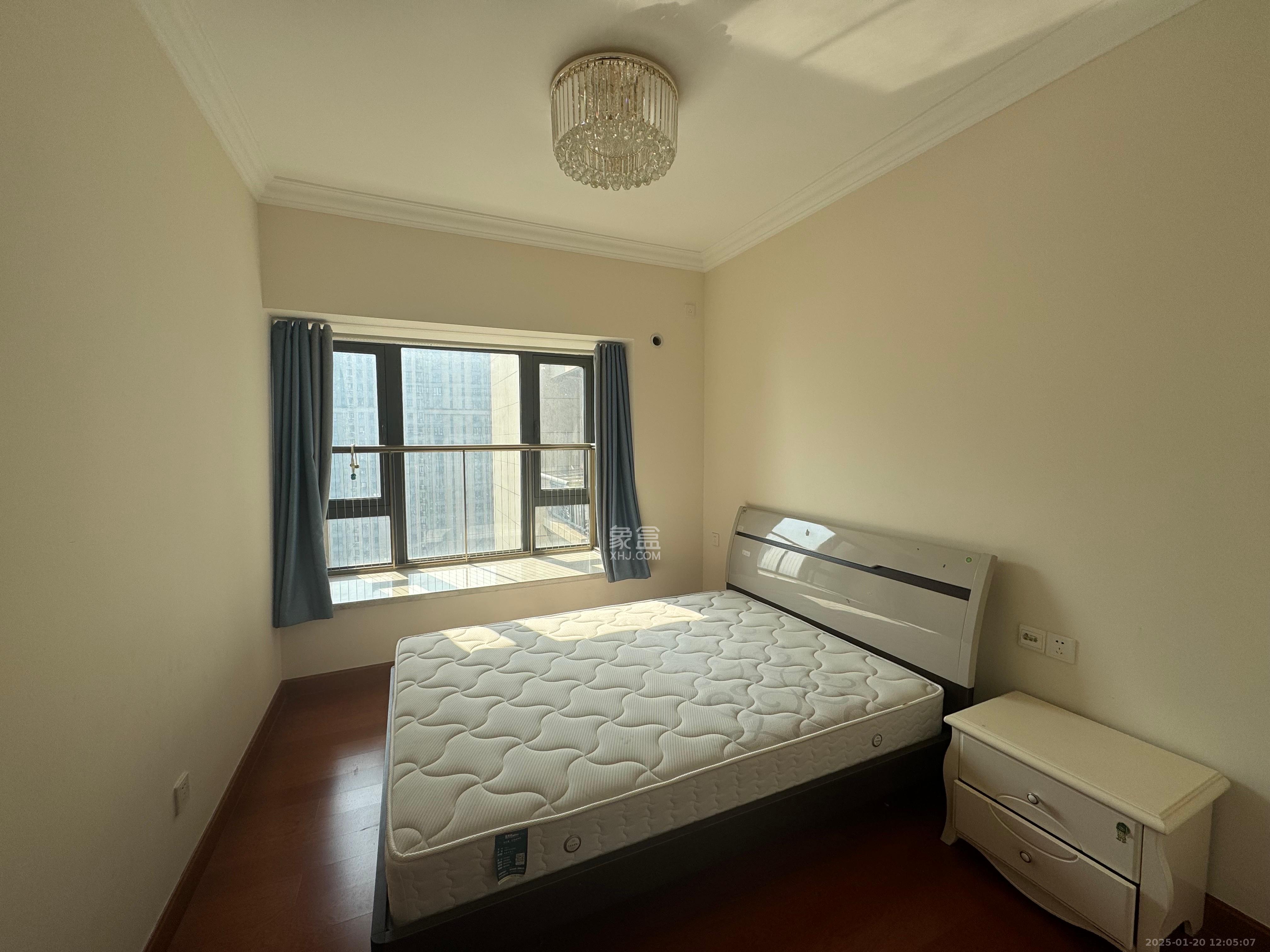 恒大御景半岛 3室2厅2卫 1800.0元/月 恒大御景半岛 3室2厅2卫 1800.0元/月室内图