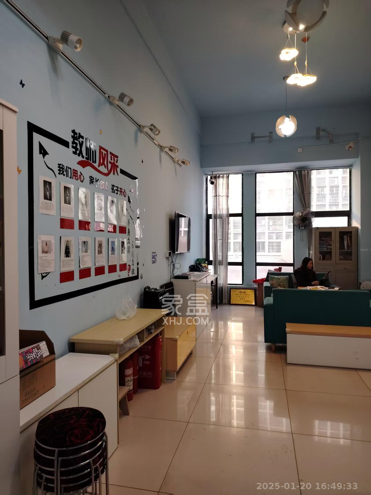 中建芙蓉嘉苑 1室1厅1卫 1500.0元/月 中建芙蓉嘉苑 1室1厅1卫 1500.0元/月室内图