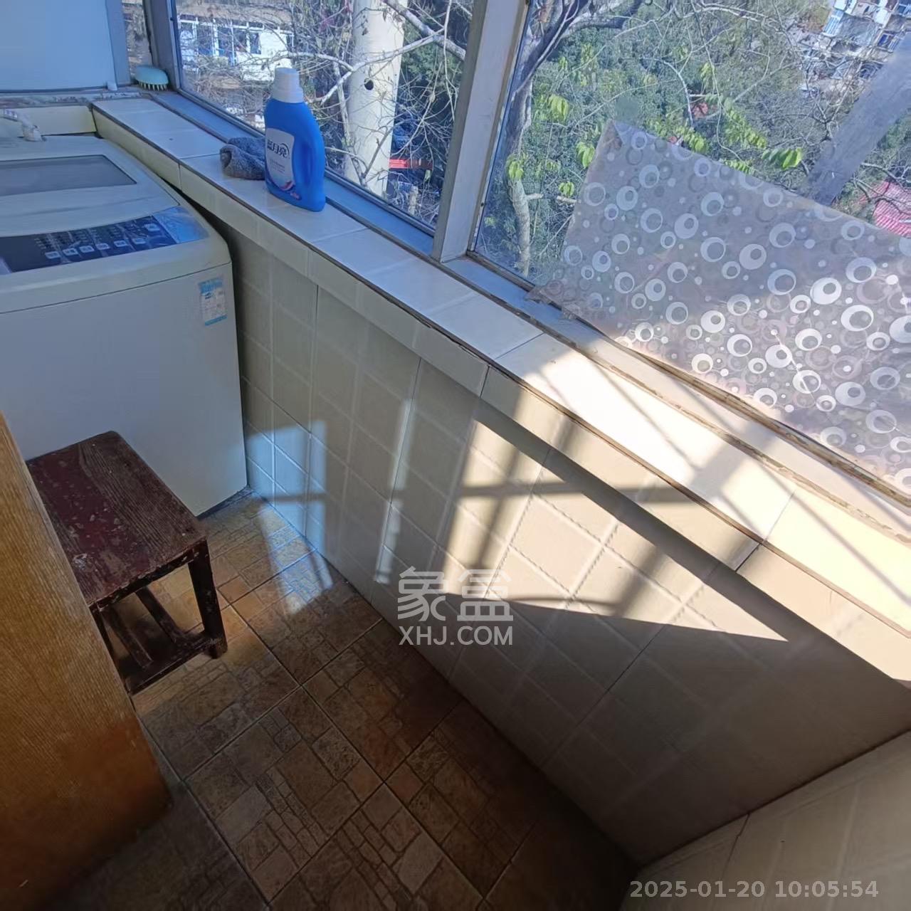 扫把塘集贸市场宿舍  3室1厅1卫   1800.00元/月