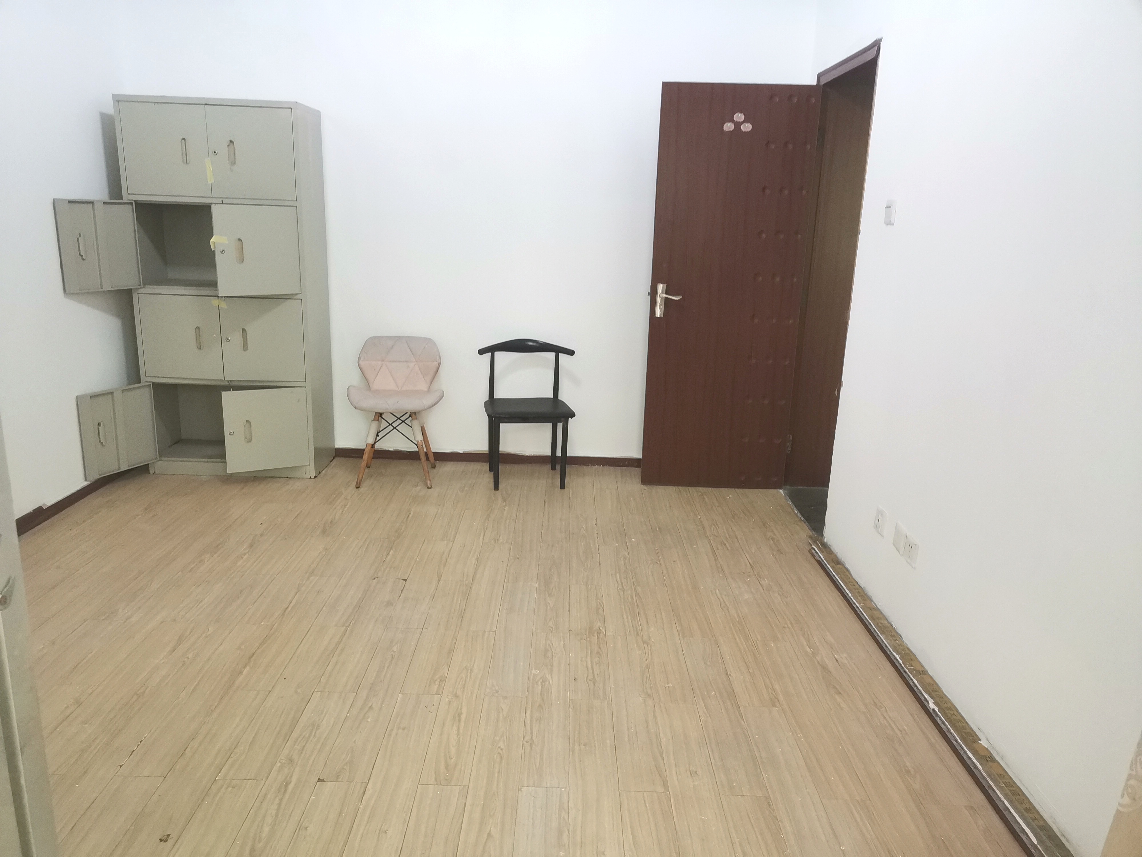 富豪大厦(富豪花园) 2室2厅1卫 108.0万 富豪大厦(富豪花园) 2室2厅1卫 108.0万客厅