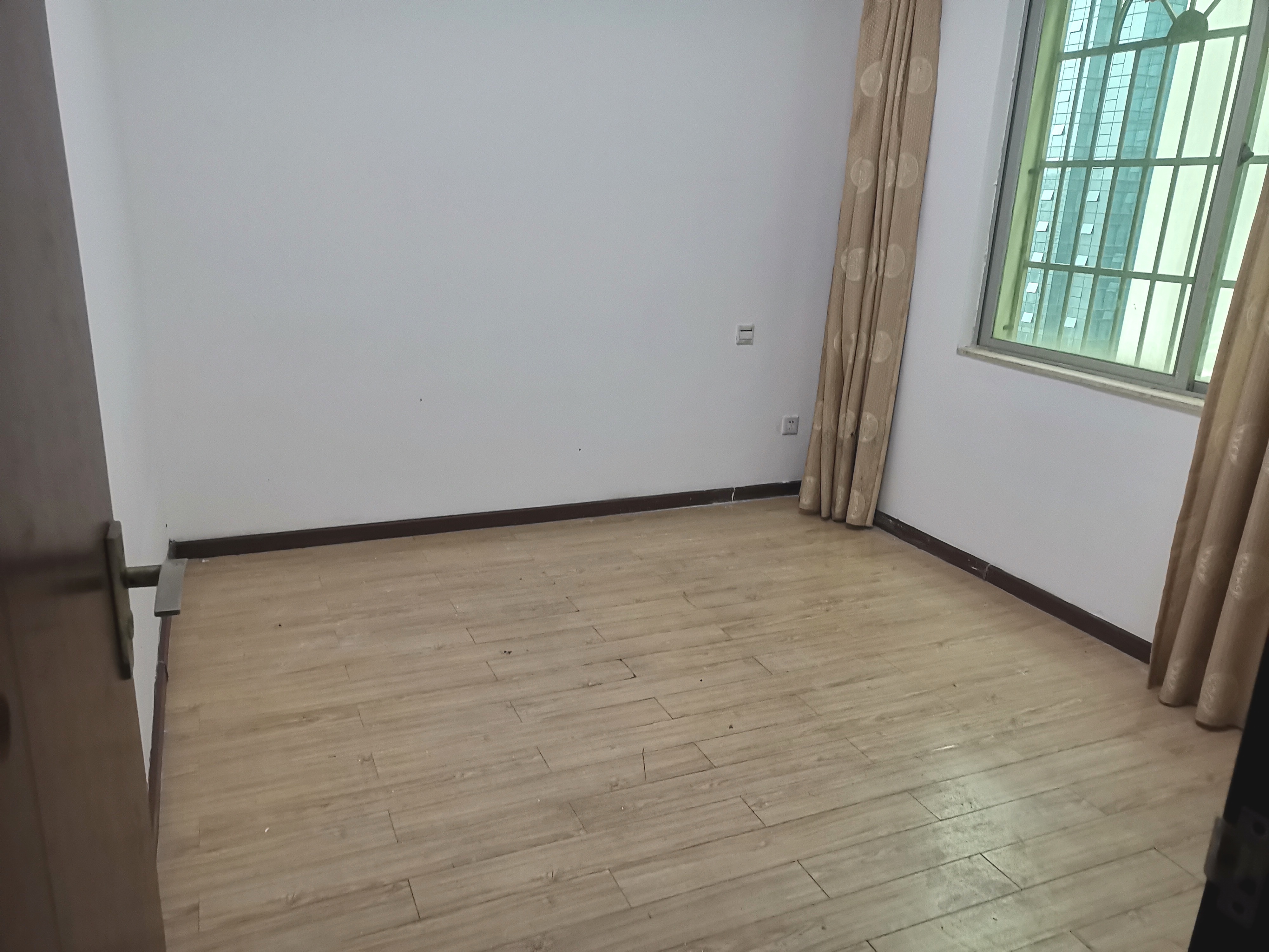 富豪大厦(富豪花园) 2室2厅1卫 108.0万 富豪大厦(富豪花园) 2室2厅1卫 108.0万客厅