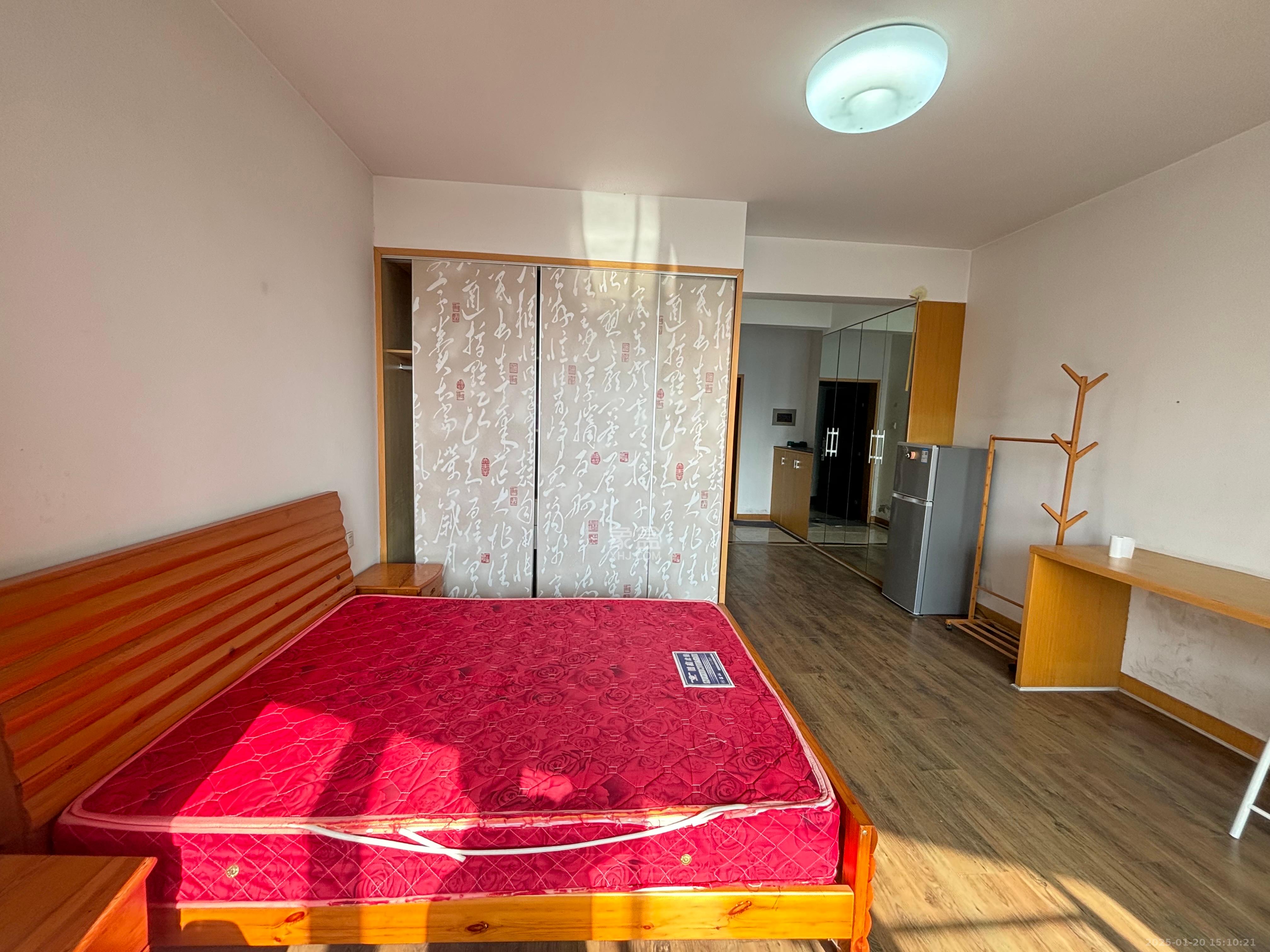 汇富中心  1室1厅1卫    2000.0元/月室内图