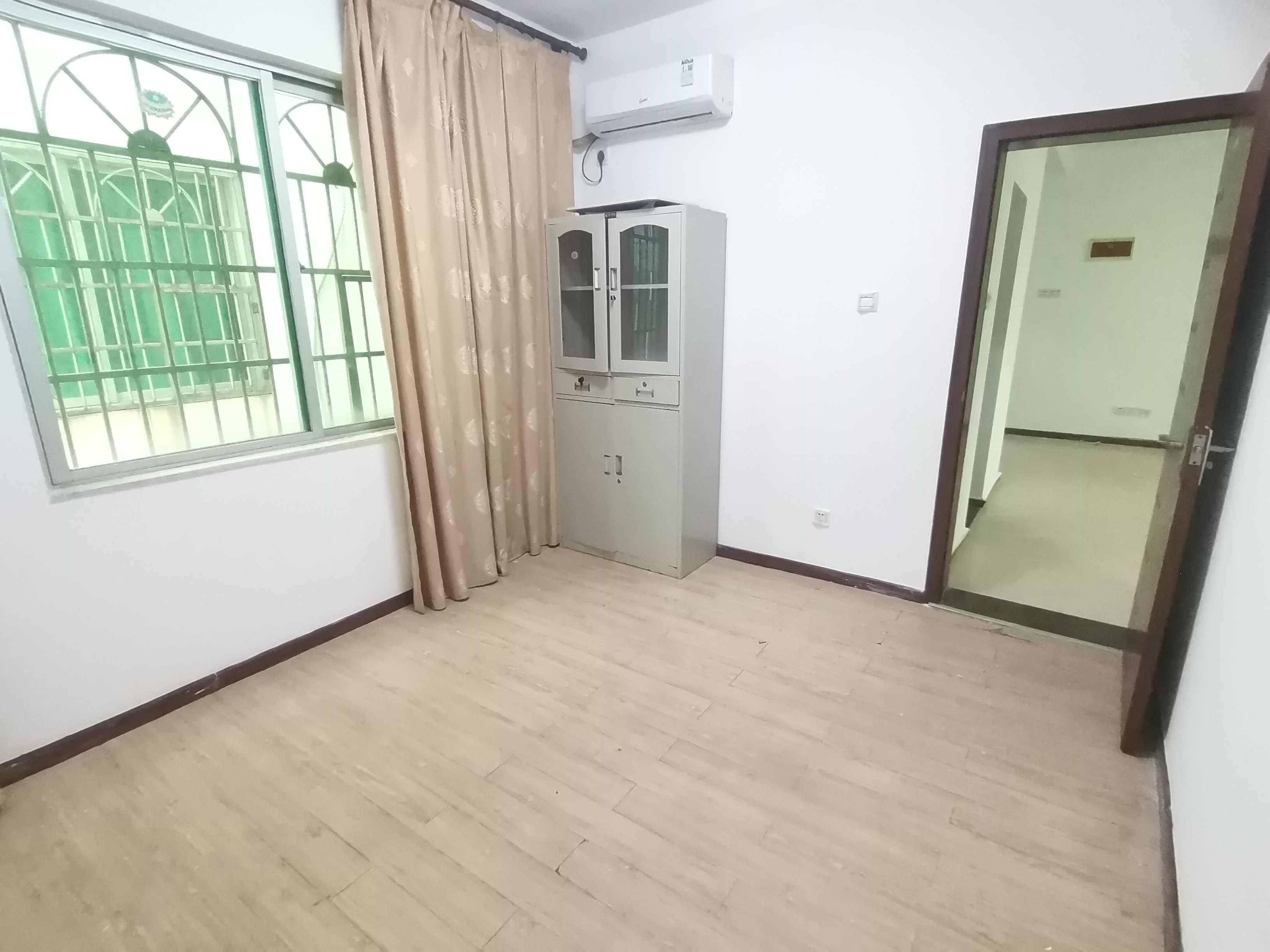 富豪大厦(富豪花园) 2室2厅1卫 108.0万 富豪大厦(富豪花园) 2室2厅1卫 108.0万客厅