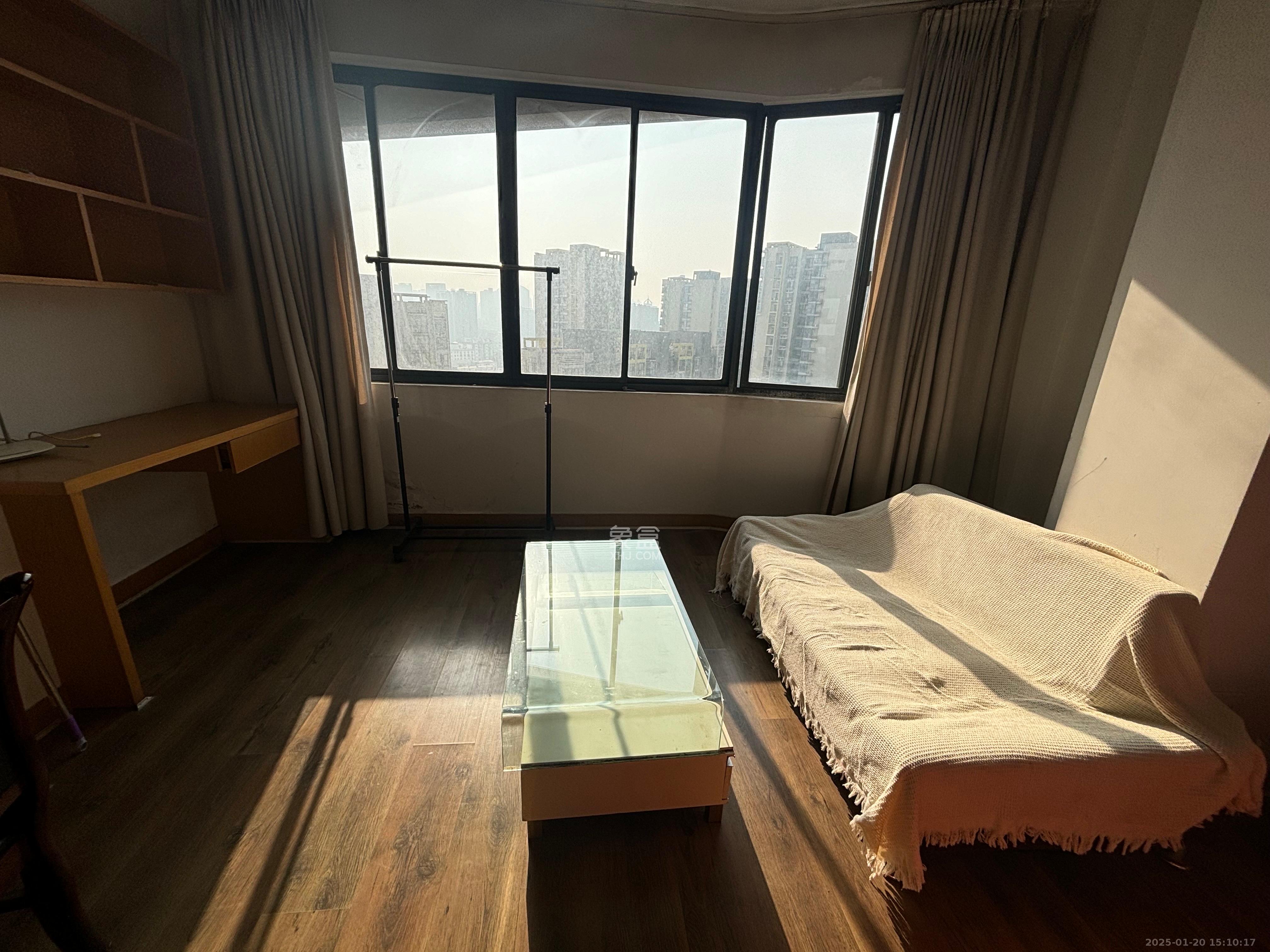 汇富中心  1室1厅1卫    2000.0元/月室内图