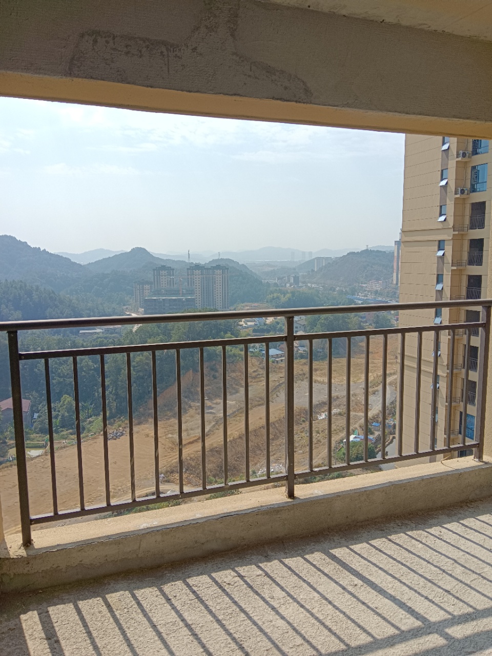 悦江山 3室2厅2卫 74.80万 悦江山 3室2厅2卫 74.80万客厅